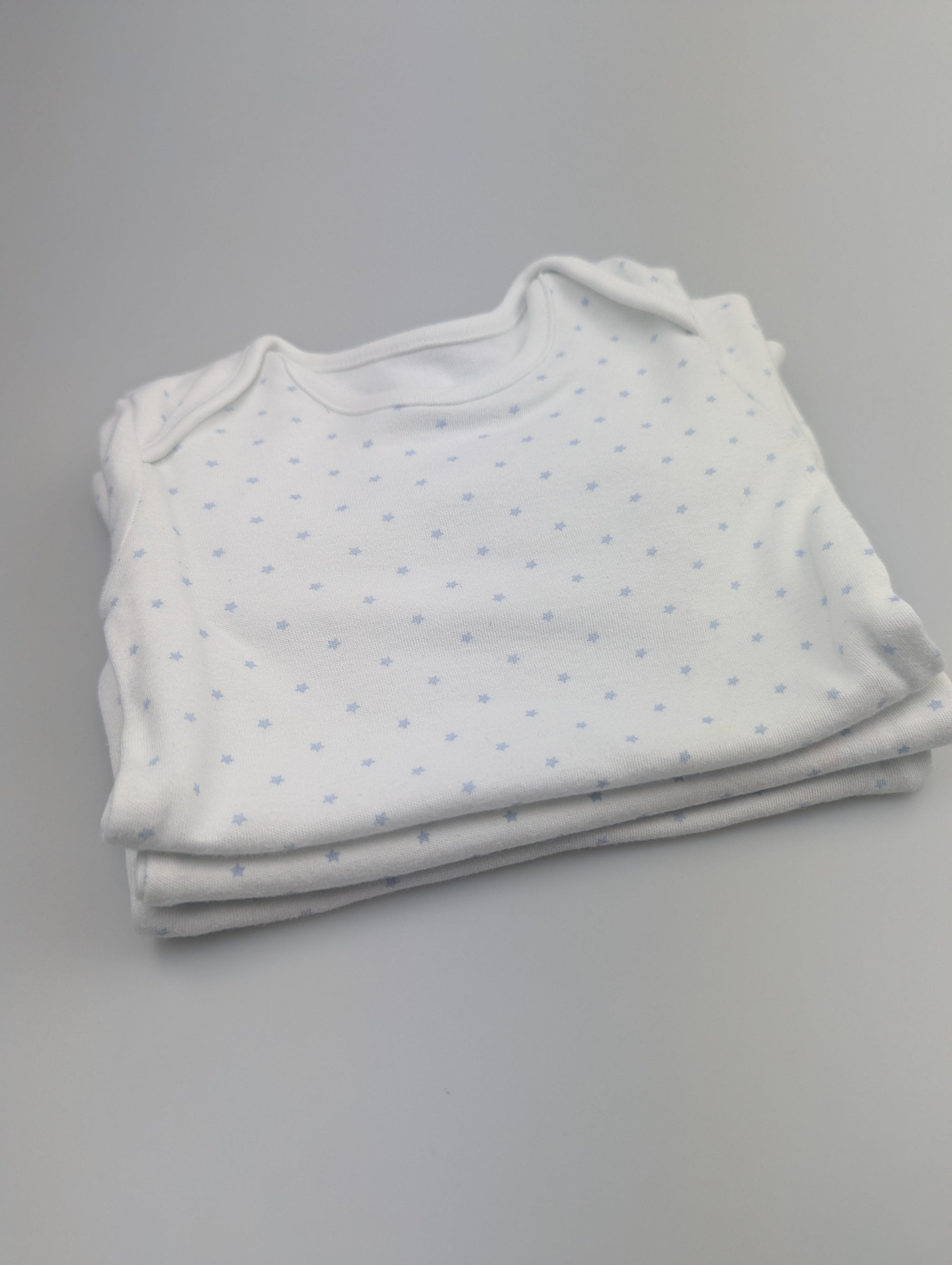 George Blue Star Bodysuits - Boys 3 - 6 Months - Little Ones Preloved. Second Hand Children's & Preloved Baby, Kids, Girls & Boys Clothes. UK online