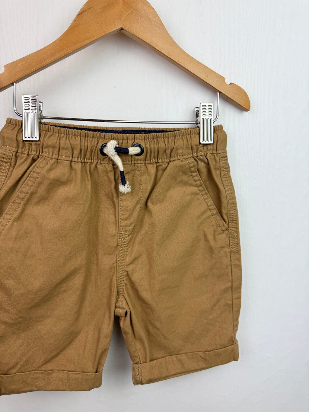 George Brown Chino Shorts - Boys 3 - 4 Years - Little Ones Preloved. Second Hand Children's & Preloved Baby, Kids, Girls & Boys Clothes. UK online