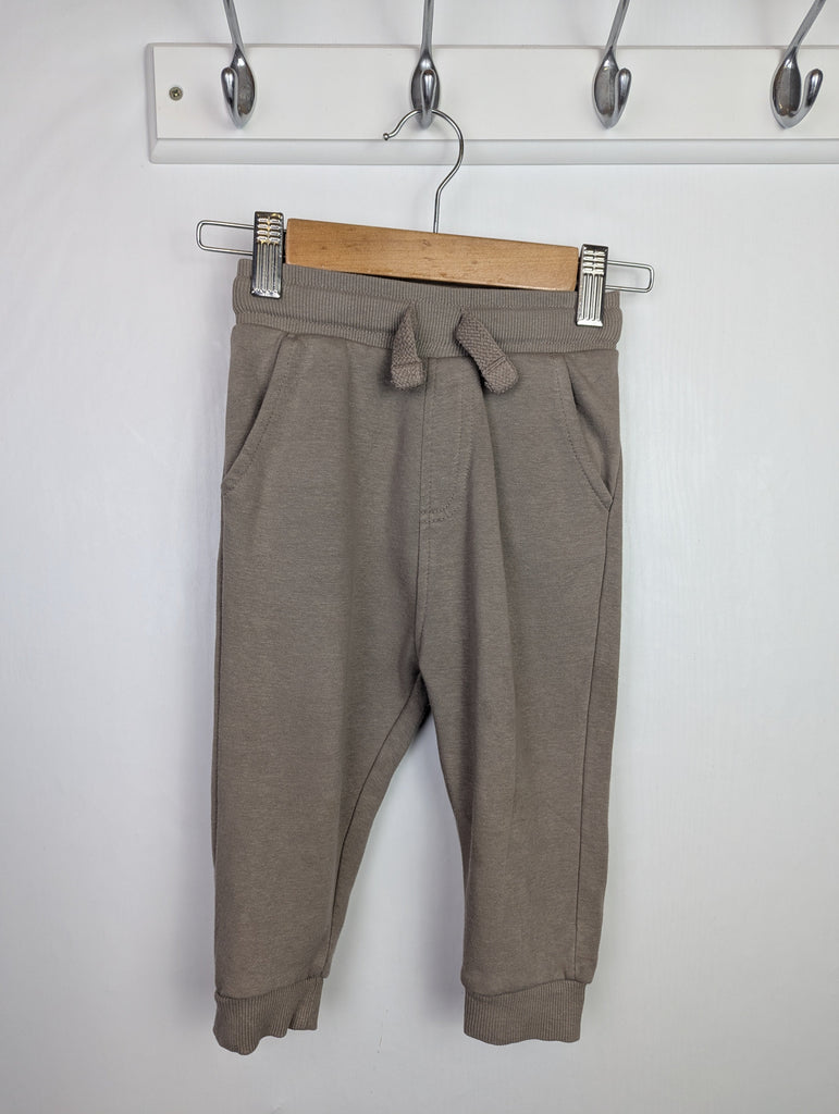 George Brown Jogging Bottoms - Boys 12-18 Months Little Ones Preloved Used, Preloved, Preworn Baby, Girls & Boys Clothes. Kids & Children's second hand Clothing UK Online. Cheap affordable. Brands including Next, Joules, Nutmeg Morrisons, TU, F&F, H&M.