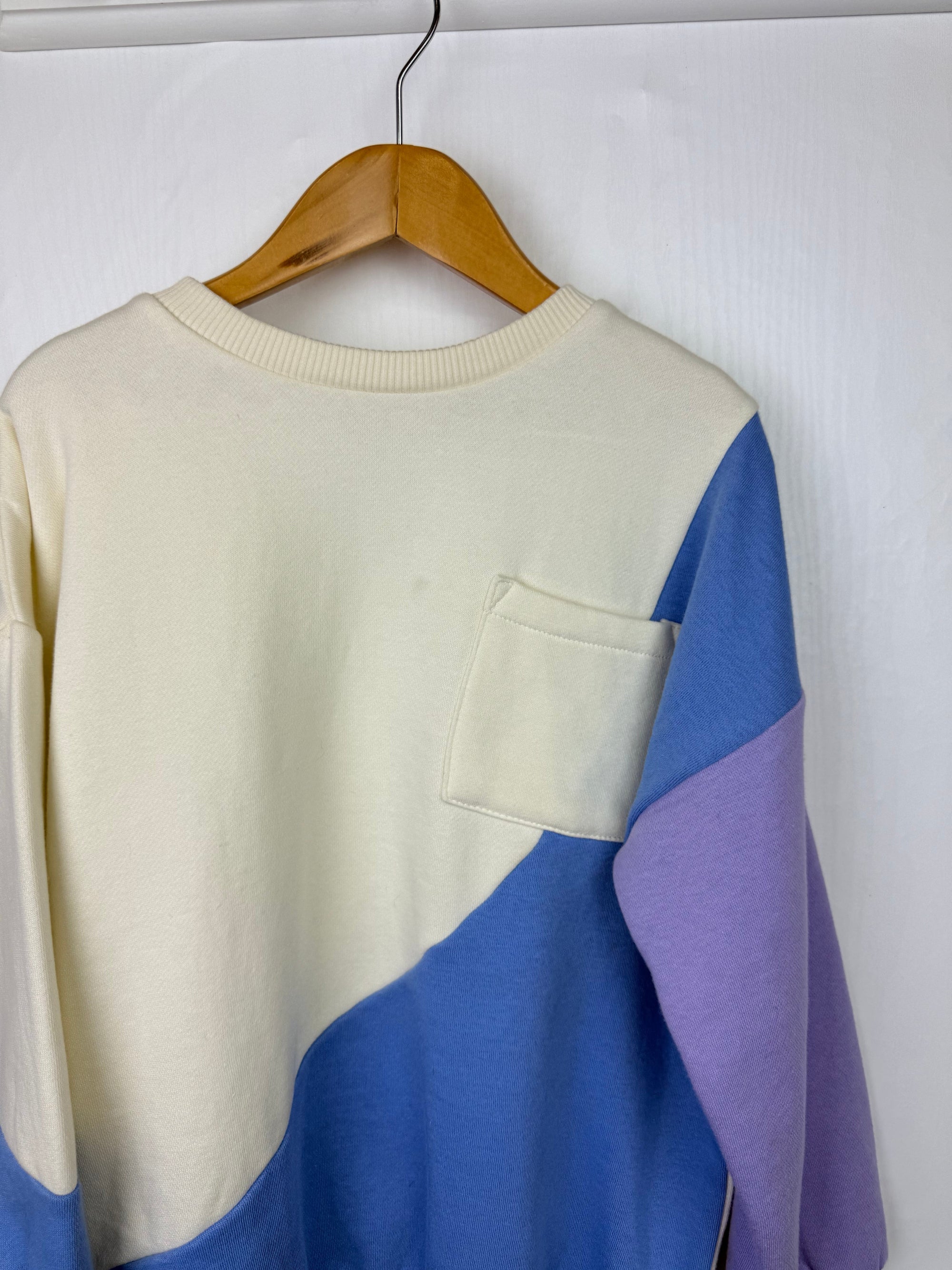 George Cream & Blue Jumper - Unisex 5 - 6 Years - Little Ones Preloved. Second Hand Children's & Preloved Baby, Kids, Girls & Boys Clothes. UK online