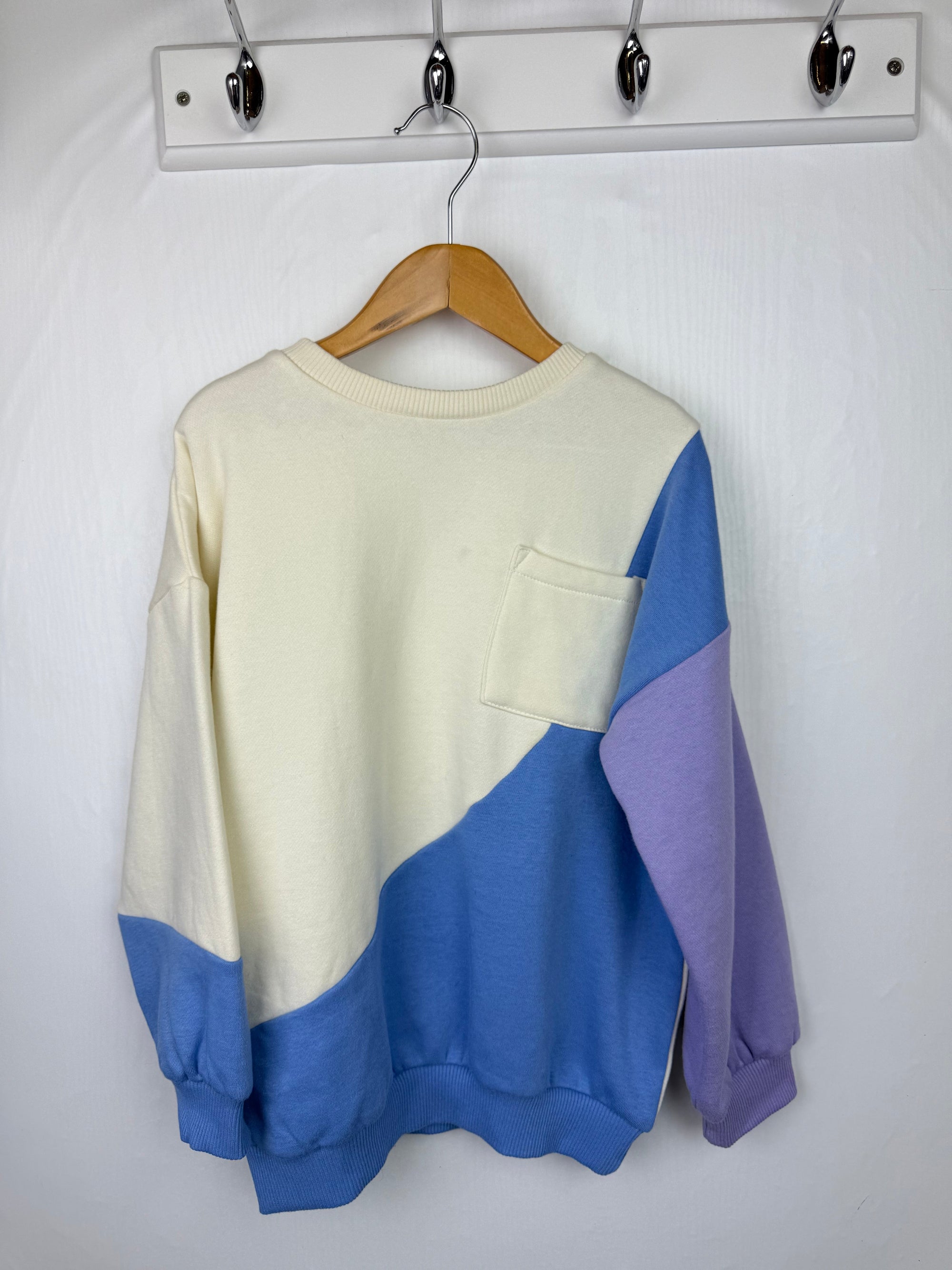 George Cream & Blue Jumper - Unisex 5 - 6 Years - Little Ones Preloved. Second Hand Children's & Preloved Baby, Kids, Girls & Boys Clothes. UK online