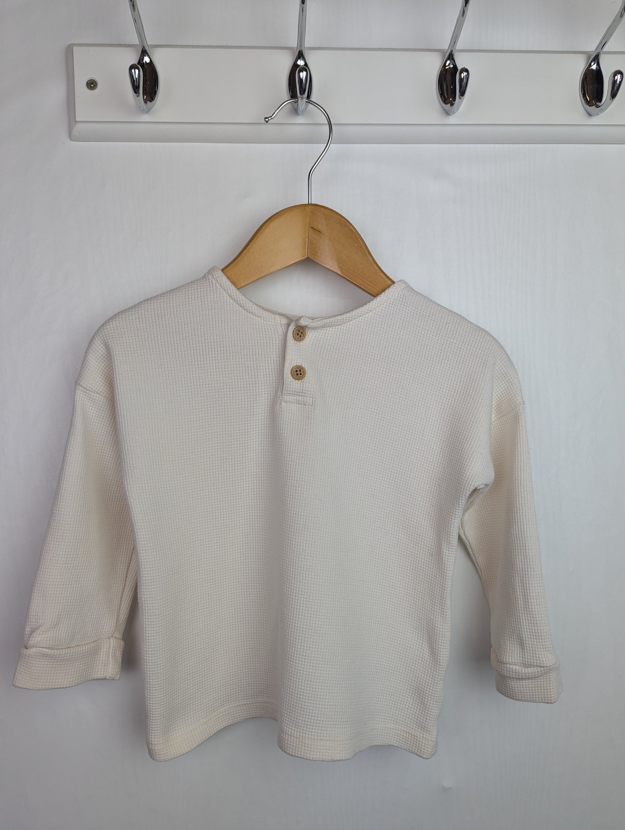 George Cream Waffle Top - Boys 9 - 12 Months - Little Ones Preloved. Second Hand Children's & Preloved Baby, Kids, Girls & Boys Clothes. UK online