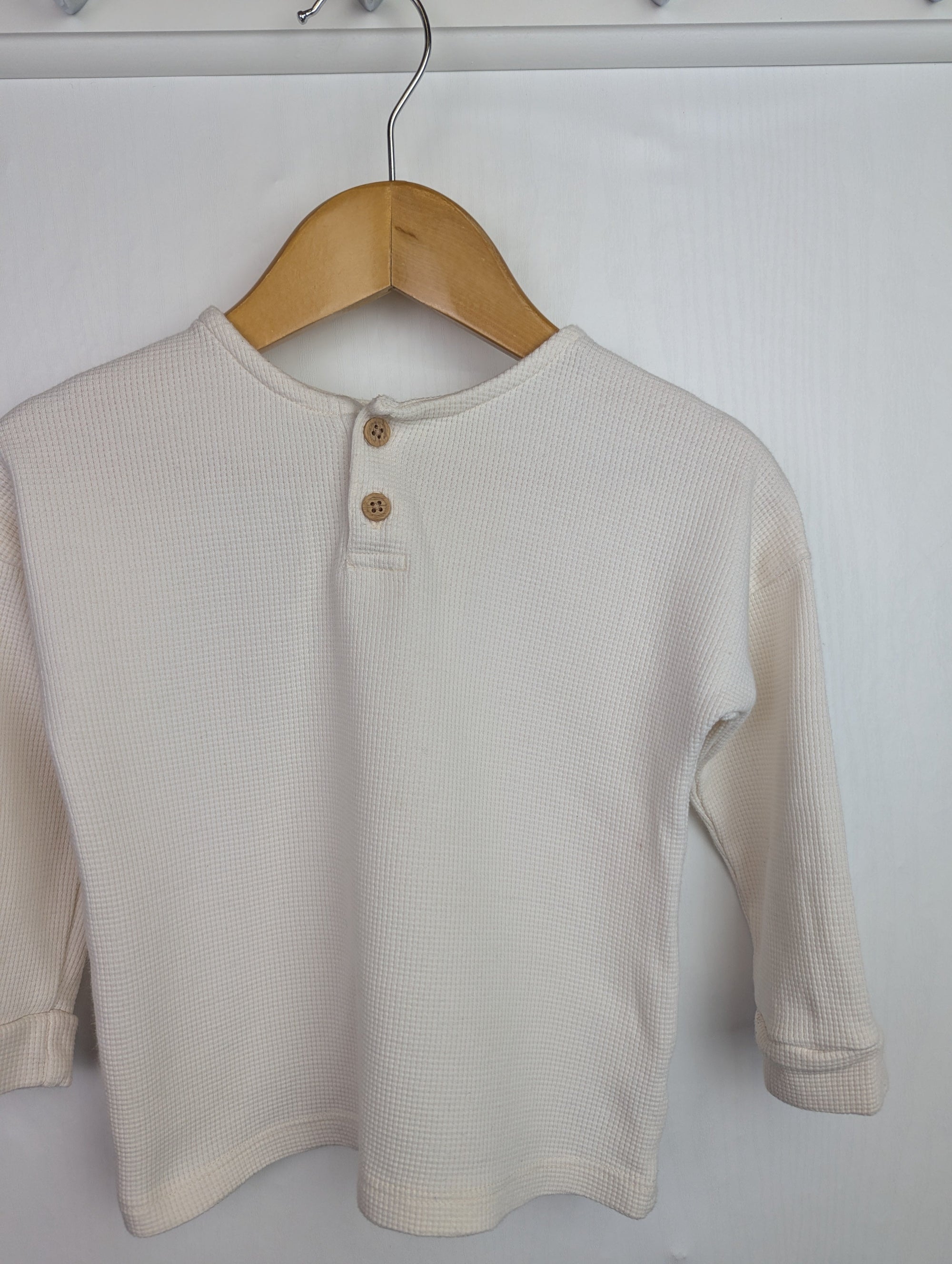 George Cream Waffle Top - Boys 9 - 12 Months - Little Ones Preloved. Second Hand Children's & Preloved Baby, Kids, Girls & Boys Clothes. UK online
