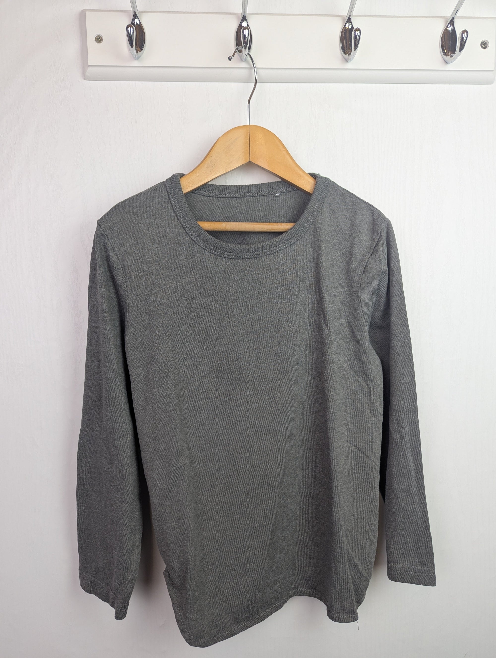 George Dark Grey Top - Boys 6 - 7 Years - Little Ones Preloved. Second Hand Children's & Preloved Baby, Kids, Girls & Boys Clothes. UK online
