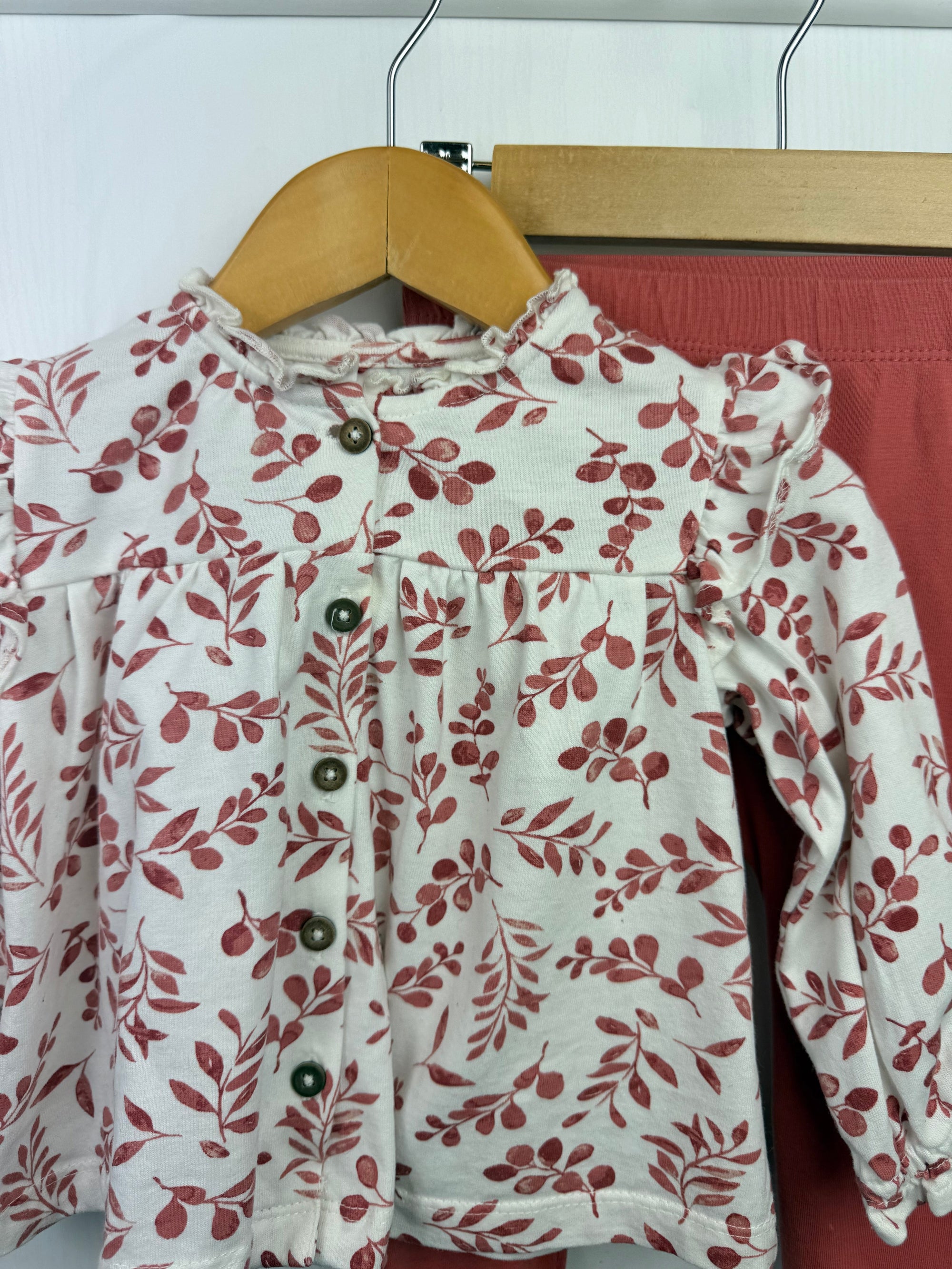 George Floral Top & Leggings - Baby Girls 9 - 12 Months - Little Ones Preloved. Second Hand Children's & Preloved Baby, Kids, Girls & Boys Clothes. UK online