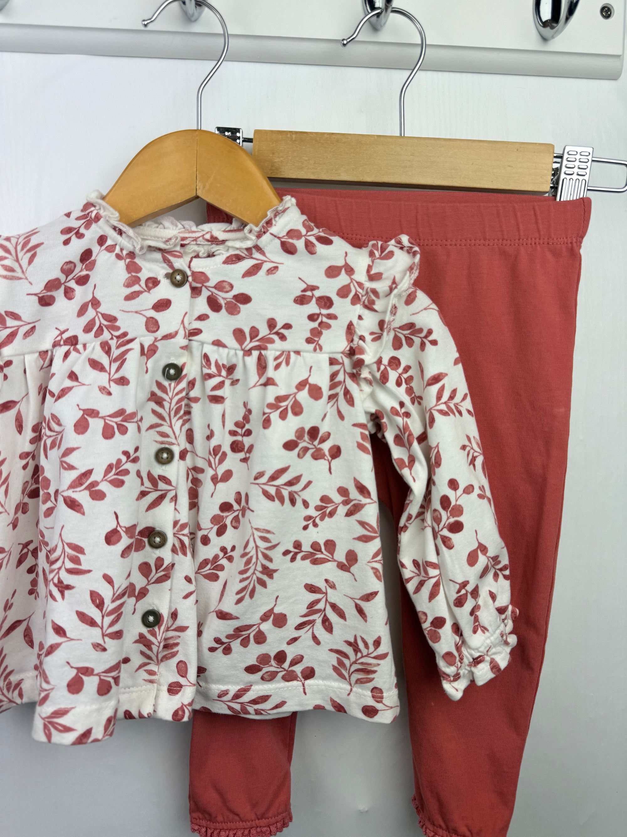 George Floral Top & Leggings - Baby Girls 9 - 12 Months - Little Ones Preloved. Second Hand Children's & Preloved Baby, Kids, Girls & Boys Clothes. UK online