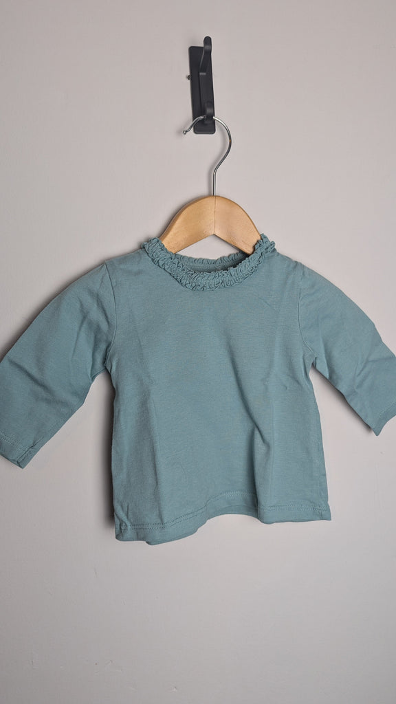 George Frill Collar Long Sleeve Top - Girls 0-3 Months Little Ones Preloved Used, Preloved, Preworn Baby, Girls & Boys Clothes. Kids & Children's second hand Clothing UK Online. Cheap affordable. Brands including Next, Joules, Nutmeg Morrisons, TU, F&F, H&M.