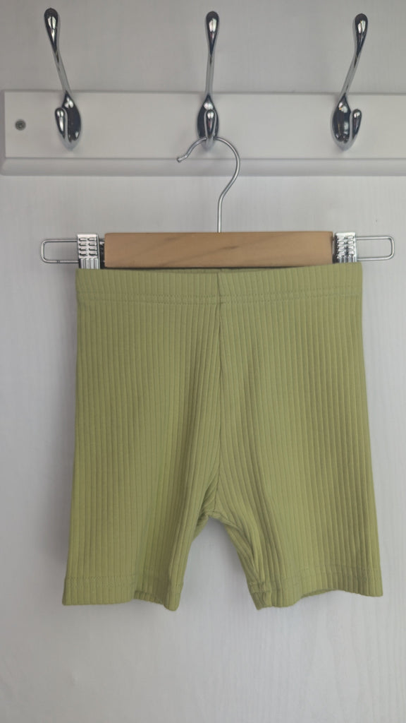 George Green Ribbed Shorts - Unisex 12-18 Months George Used, Preloved, Preworn & Second Hand Baby, Kids & Children's Clothing UK Online. Cheap affordable. Brands including Next, Joules, Nutmeg Morrisons, TU, F&F, H&M.