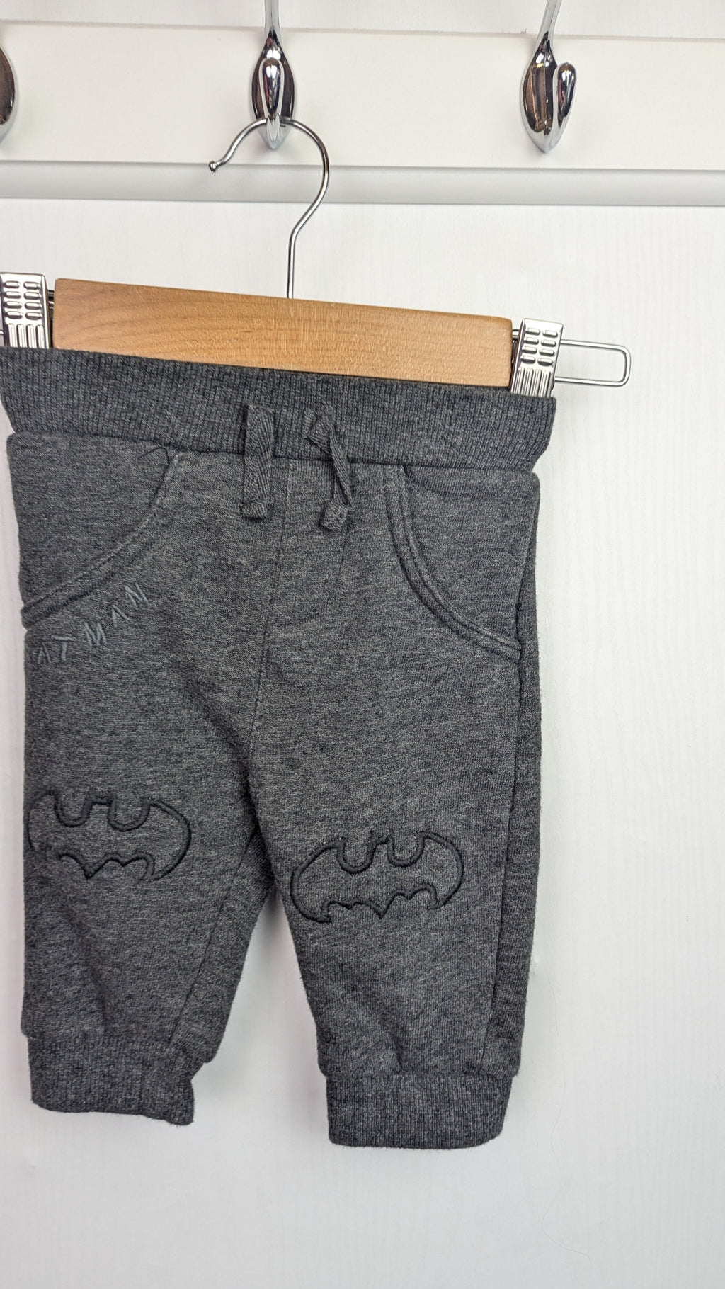 George Grey Batman Jogging Bottoms - Boys 0 - 3 Months - Little Ones Preloved. Second Hand Children's & Preloved Baby, Kids, Girls & Boys Clothes. UK online