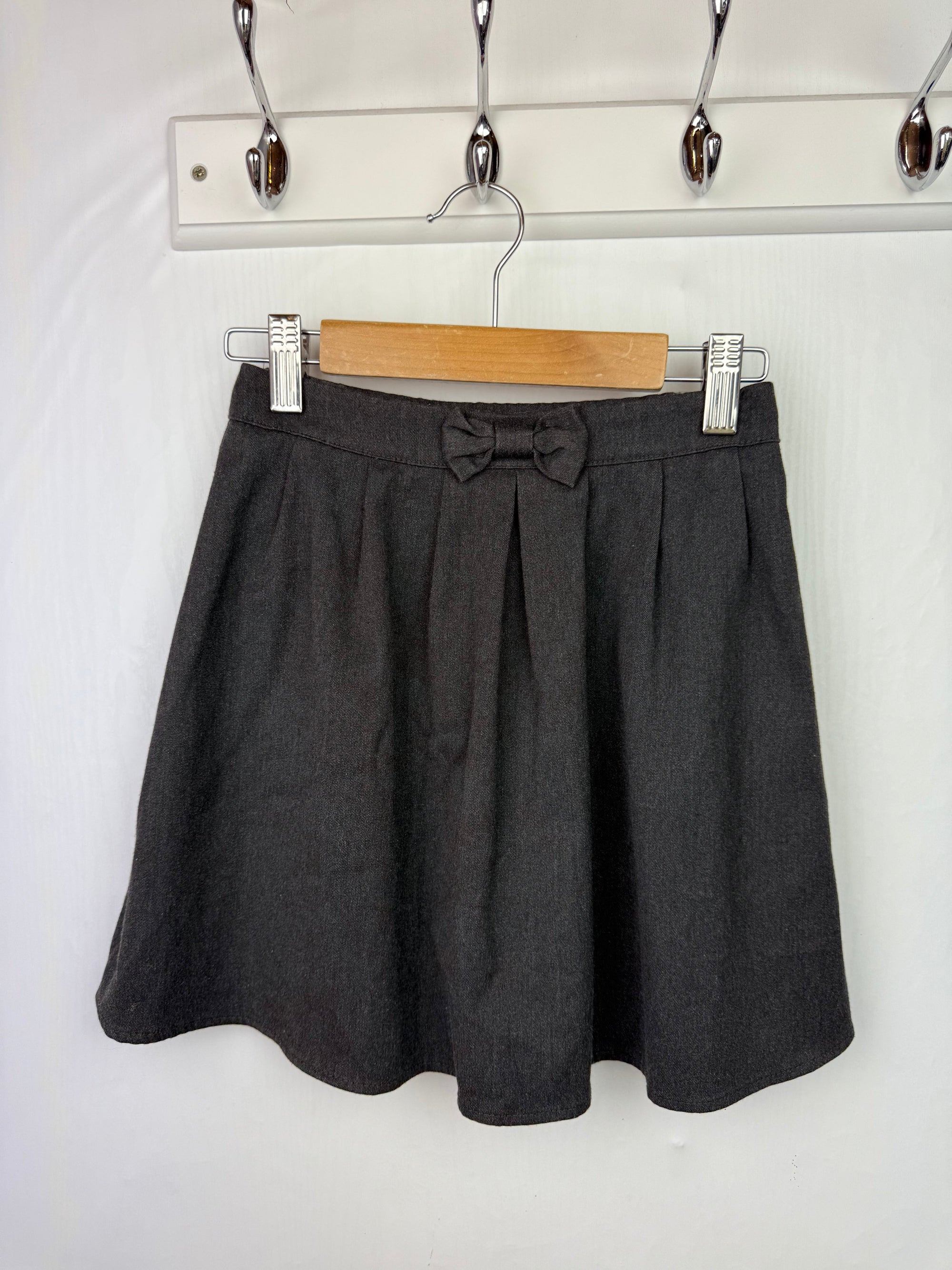 George Grey Bow School Skirt - Girls 6 - 7 Years - Little Ones Preloved. Second Hand Children's & Preloved Baby, Kids, Girls & Boys Clothes. UK online