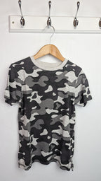 George Grey Camo Short Sleeve Top - Boys 5 - 6 Years - Little Ones Preloved. Second Hand Children's & Preloved Baby, Kids, Girls & Boys Clothes. UK online