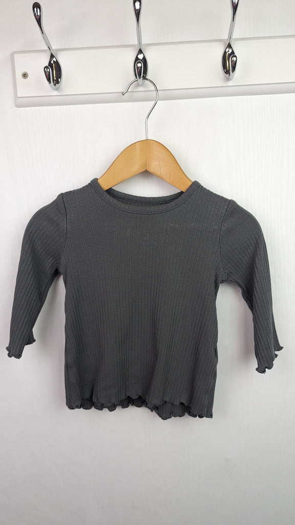 George Grey Ribbed Top 6-9m George Used, Preloved, Preworn & Second Hand Baby, Kids & Children's Clothing UK Online. Cheap affordable. Brands including Next, Joules, Nutmeg Morrisons, TU, F&F, H&M.