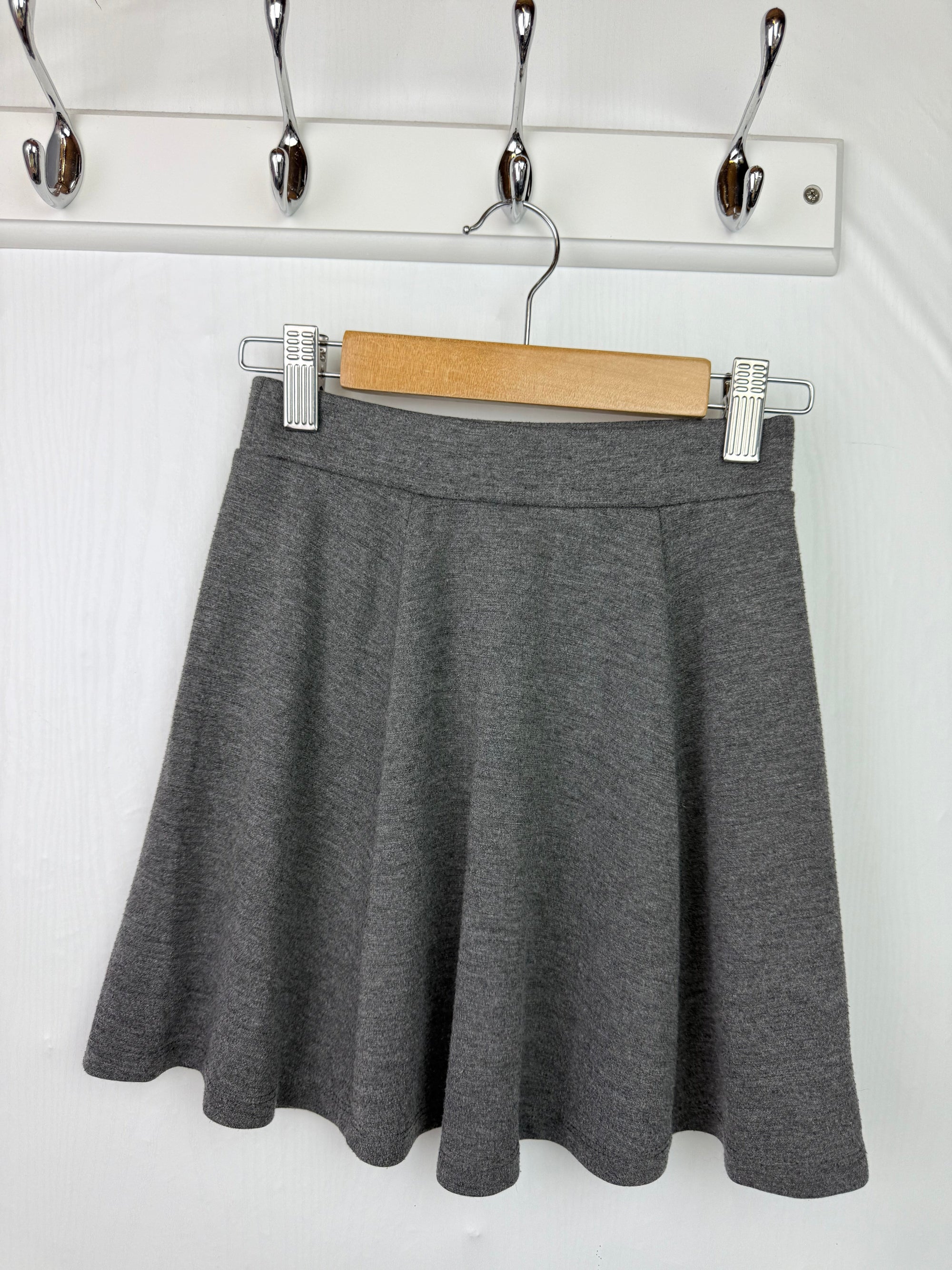 George Grey School Skirt - Girls 6 - 7 Years - Little Ones Preloved. Second Hand Children's & Preloved Baby, Kids, Girls & Boys Clothes. UK online