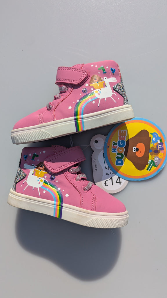 George Hey Duggee First Walkers - Girls Toddler Size 3 George Used, Preloved, Preworn & Second Hand Baby, Kids & Children's Clothing UK Online. Cheap affordable. Brands including Next, Joules, Nutmeg Morrisons, TU, F&F, H&M.