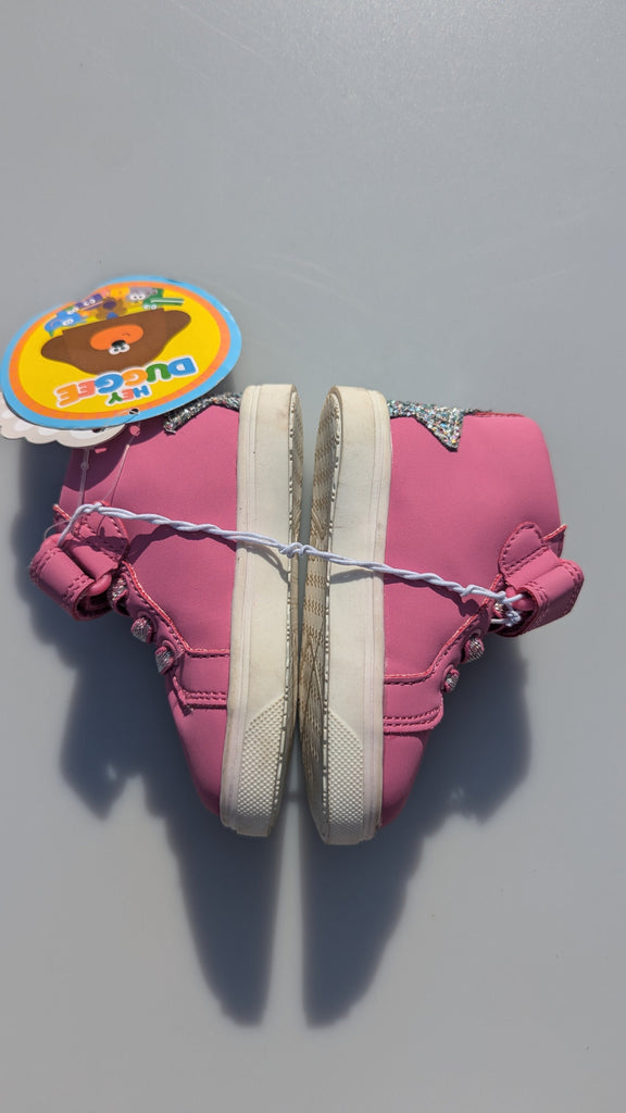 George Hey Duggee First Walkers - Girls Toddler Size 3 George Used, Preloved, Preworn & Second Hand Baby, Kids & Children's Clothing UK Online. Cheap affordable. Brands including Next, Joules, Nutmeg Morrisons, TU, F&F, H&M.