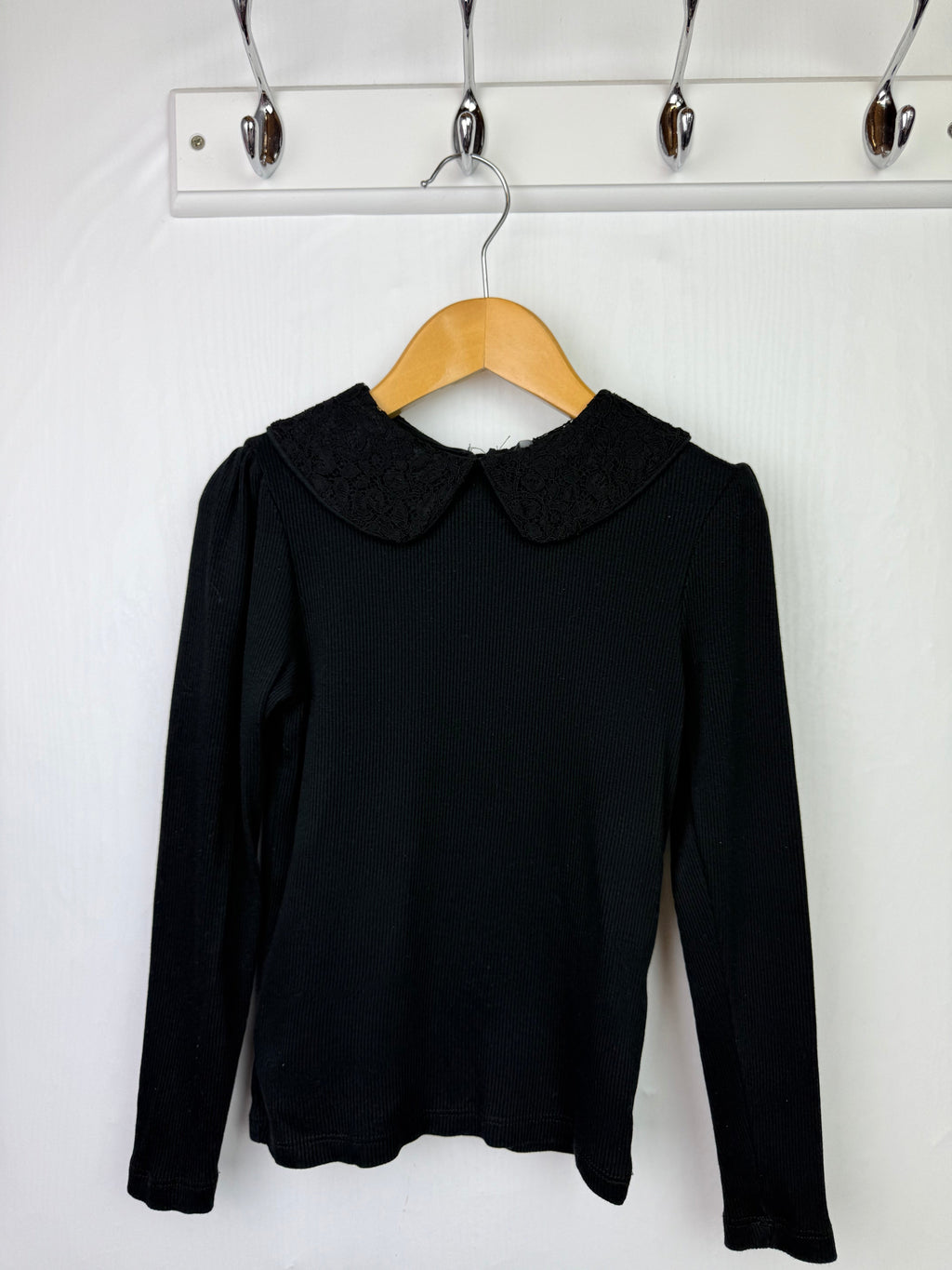 George Lace Collar Black Top - Girls 6 - 7 Years - Little Ones Preloved. Second Hand Children's & Preloved Baby, Kids, Girls & Boys Clothes. UK online