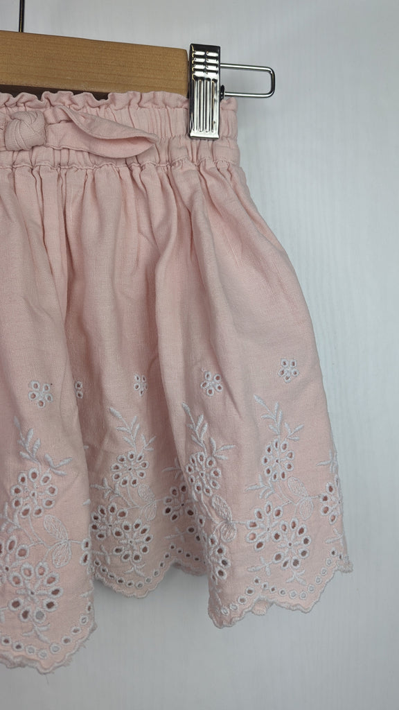 George Pink Floral Skirt - Girls 2-3 Years George Used, Preloved, Preworn Baby, Girls & Boys Clothes. Kids & Children's second hand Clothing UK Online. Cheap affordable. Brands including Next, Joules, Nutmeg Morrisons, TU, F&F, H&M.