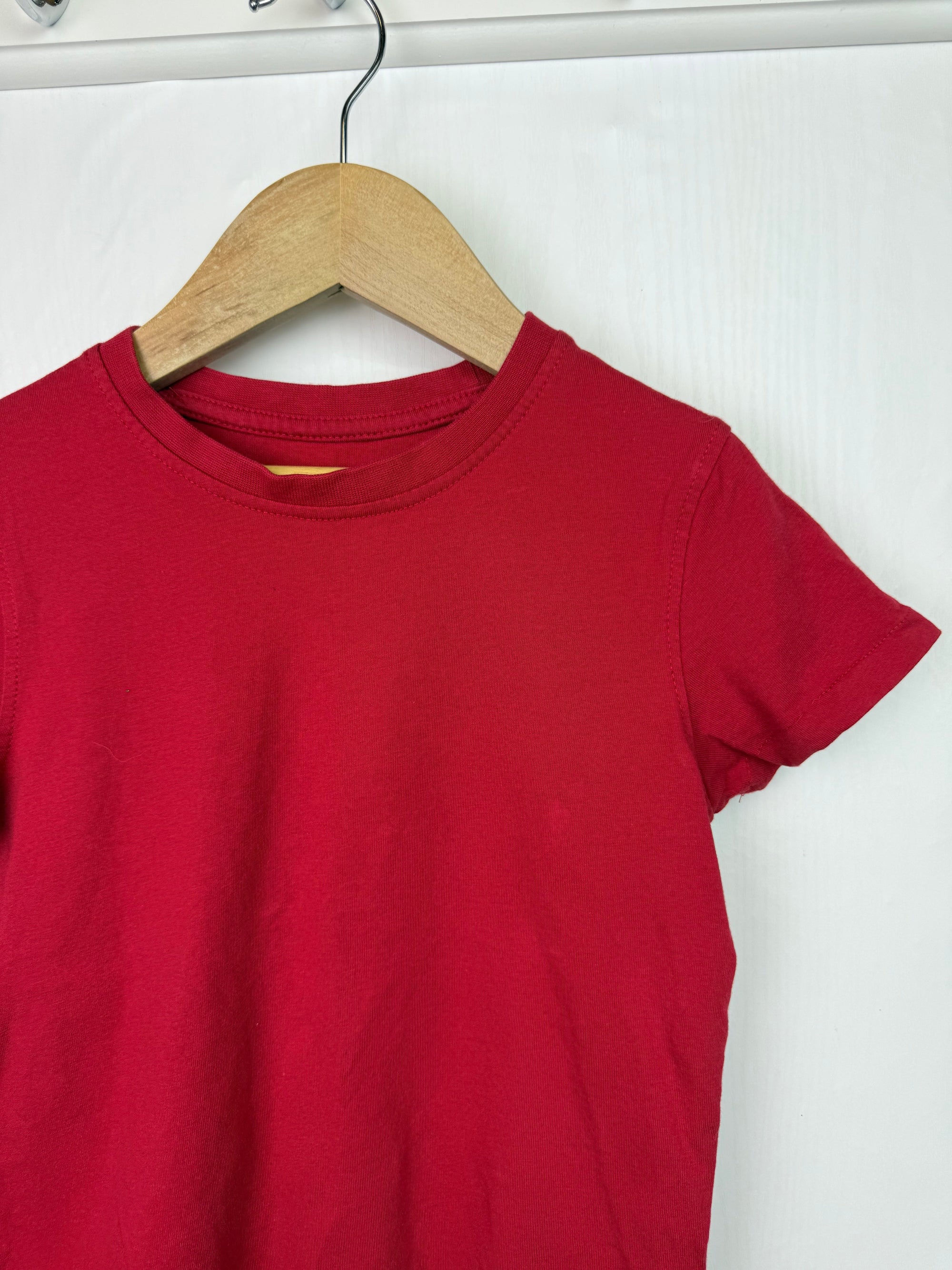 George Red Short Sleeve Top - Unisex 4 - 5 Years - Little Ones Preloved. Second Hand Children's & Preloved Baby, Kids, Girls & Boys Clothes. UK online