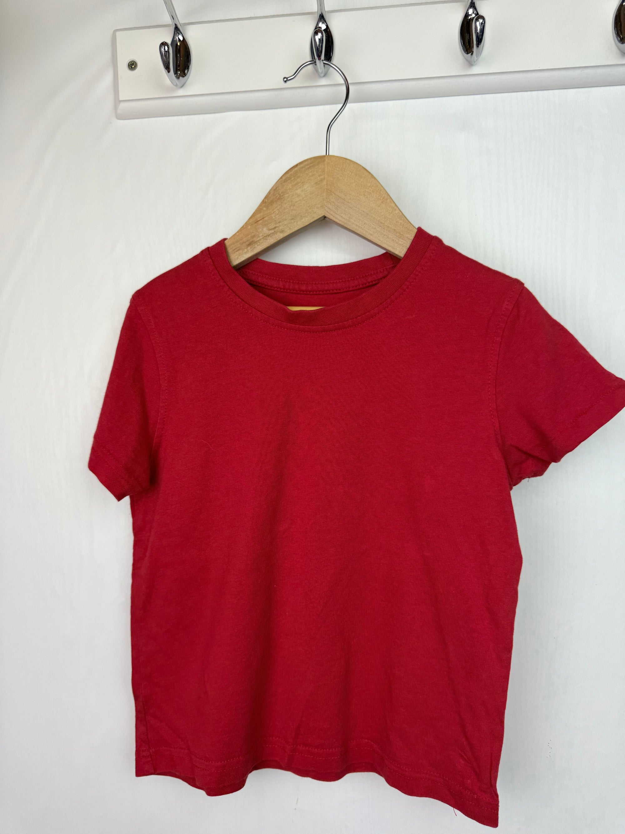 George Red Short Sleeve Top - Unisex 4 - 5 Years - Little Ones Preloved. Second Hand Children's & Preloved Baby, Kids, Girls & Boys Clothes. UK online