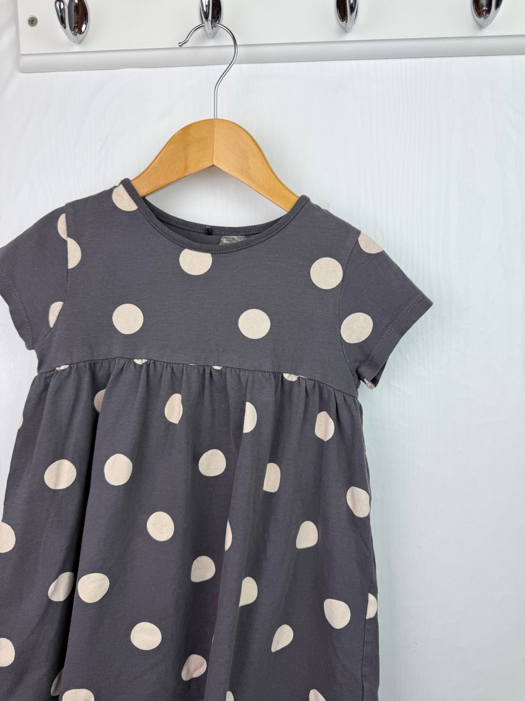 George Spotty Short Sleeve Dress - Girls 2 - 3 Years - Little Ones Preloved. Second Hand Children's & Preloved Baby, Kids, Girls & Boys Clothes. UK online