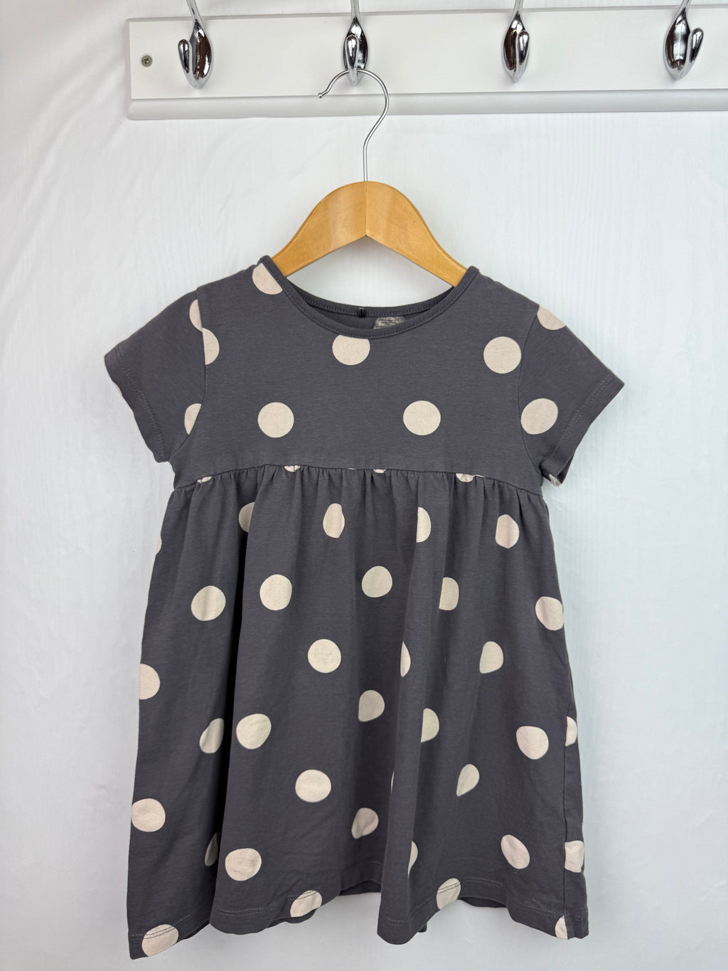 George Spotty Short Sleeve Dress - Girls 2 - 3 Years - Little Ones Preloved. Second Hand Children's & Preloved Baby, Kids, Girls & Boys Clothes. UK online