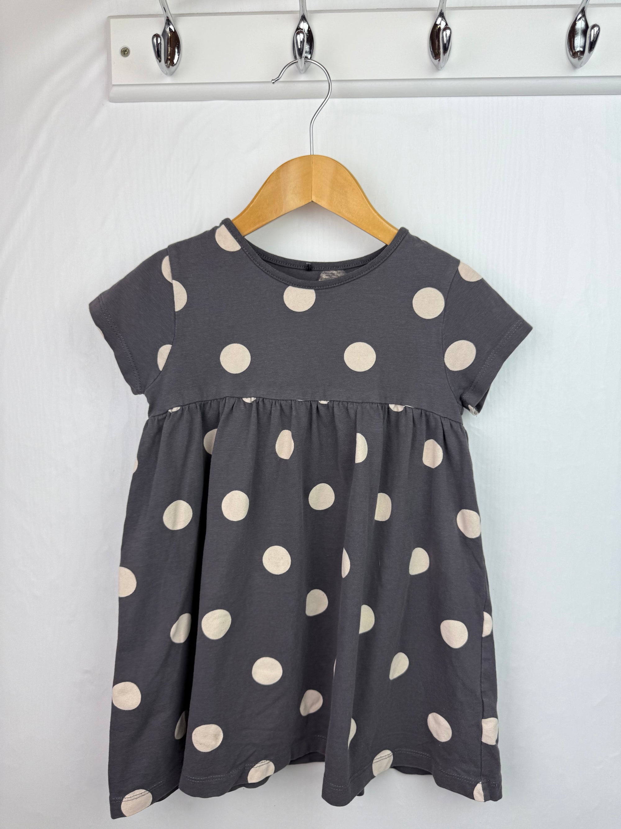 George Spotty Short Sleeve Dress - Girls 2 - 3 Years - Little Ones Preloved. Second Hand Children's & Preloved Baby, Kids, Girls & Boys Clothes. UK online