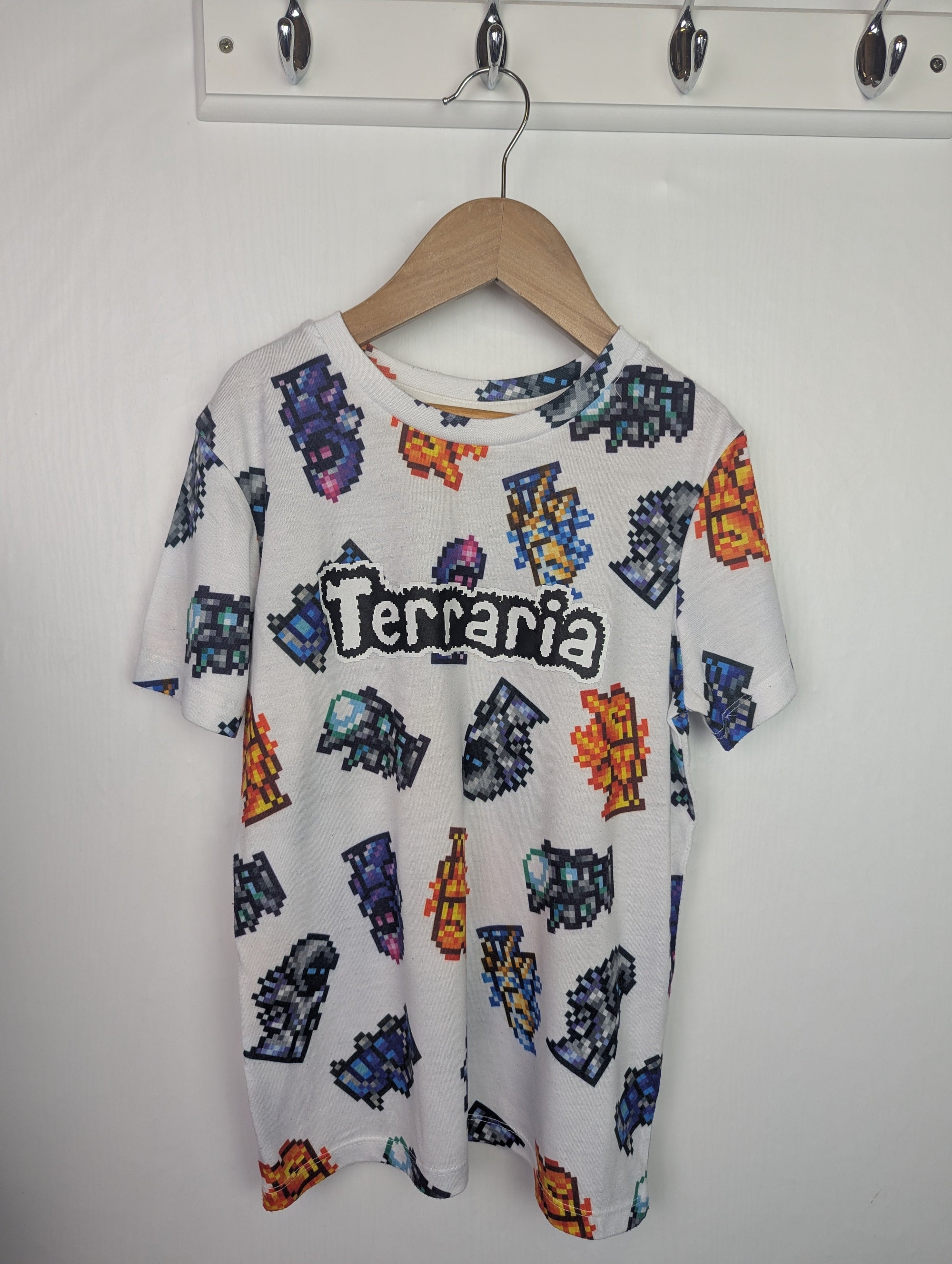 George Terraria Top - Boys 8 - 9 Years - Little Ones Preloved. Second Hand Children's & Preloved Baby, Kids, Girls & Boys Clothes. UK online