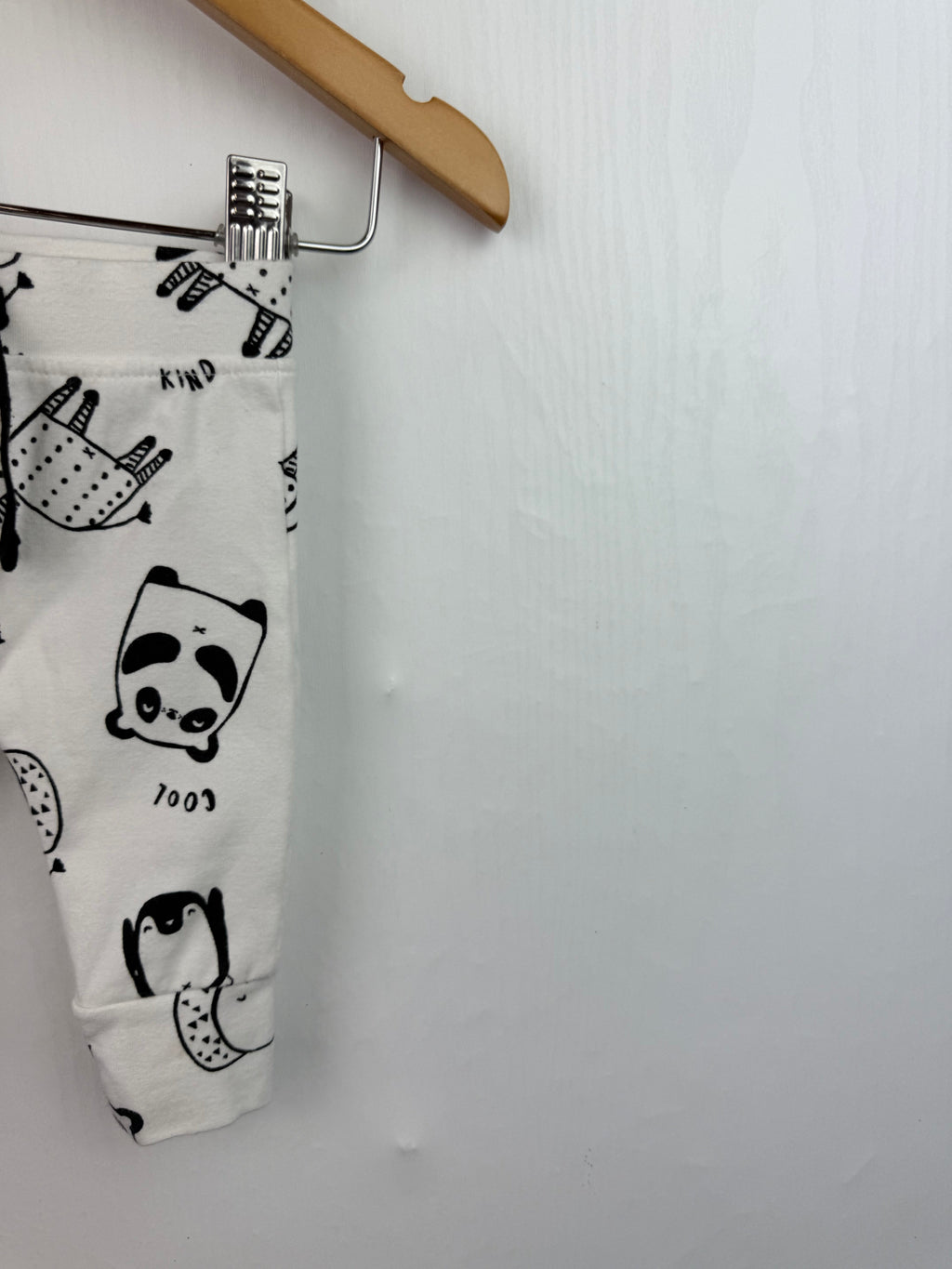 George White Animal Leggings - Unisex Newborn - Little Ones Preloved. Second Hand Children's & Preloved Baby, Kids, Girls & Boys Clothes. UK online