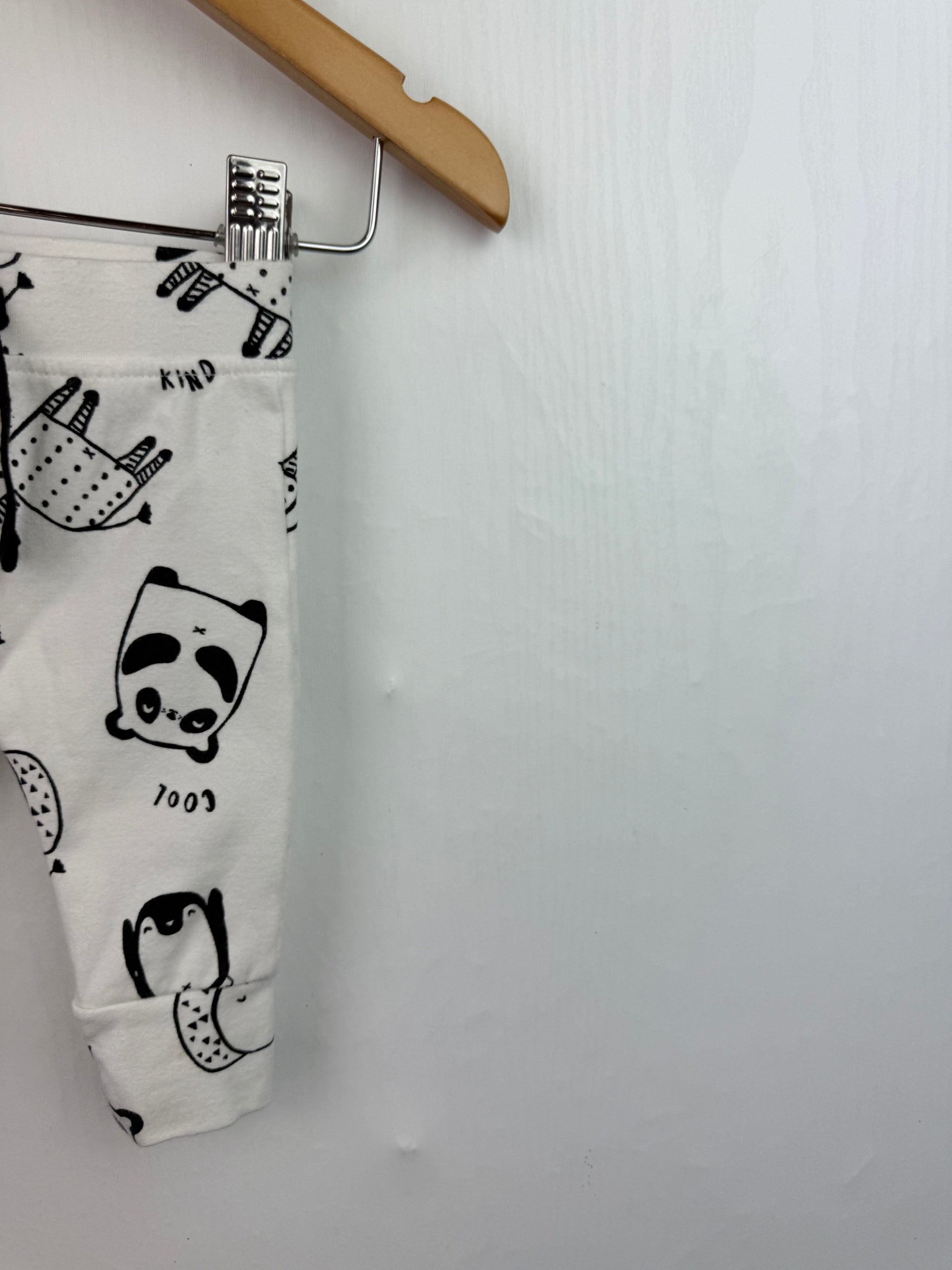 George White Animal Leggings - Unisex Newborn - Little Ones Preloved. Second Hand Children's & Preloved Baby, Kids, Girls & Boys Clothes. UK online