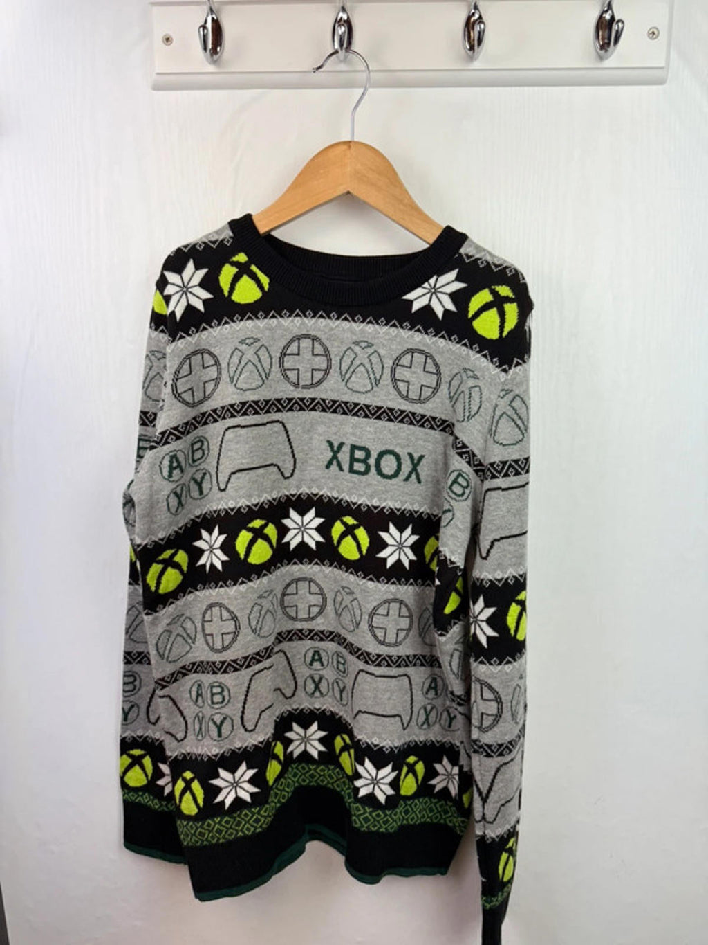 George X - Box Christmas Jumper - Boys 11 - 12 Years - Little Ones Preloved. Second Hand Children's & Preloved Baby, Kids, Girls & Boys Clothes. UK online
