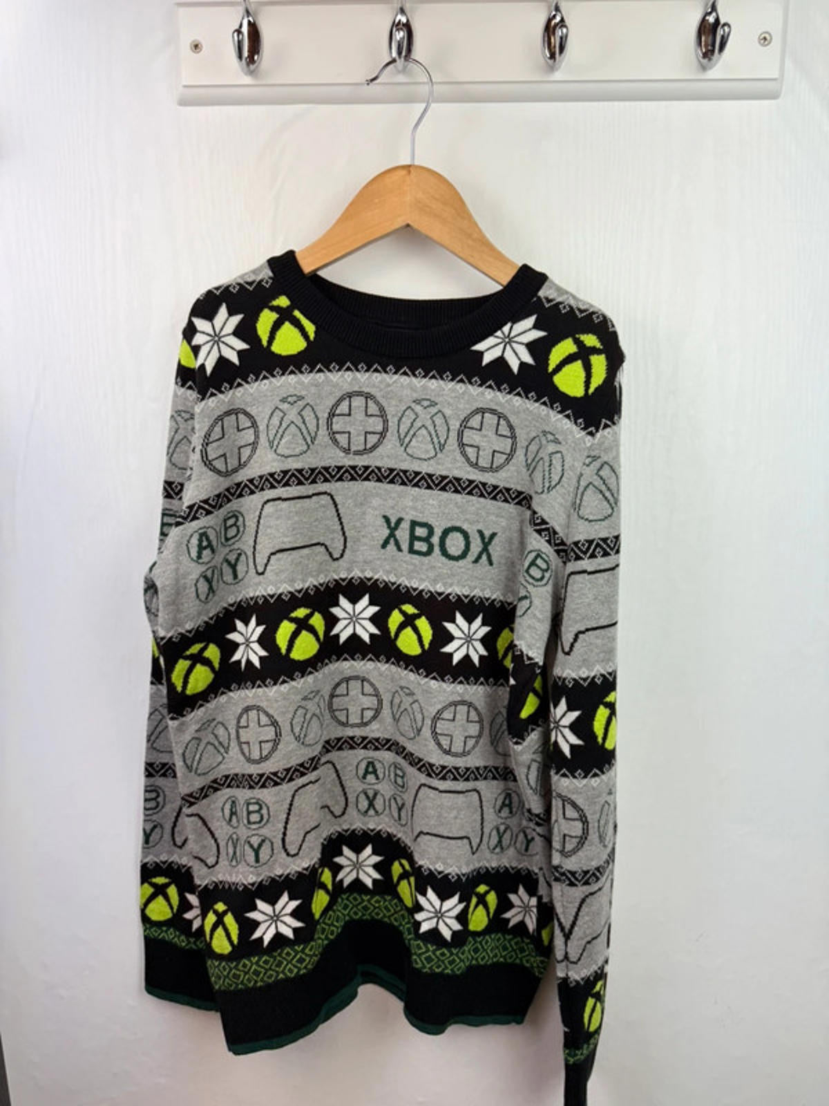 George X - Box Christmas Jumper - Boys 11 - 12 Years - Little Ones Preloved. Second Hand Children's & Preloved Baby, Kids, Girls & Boys Clothes. UK online
