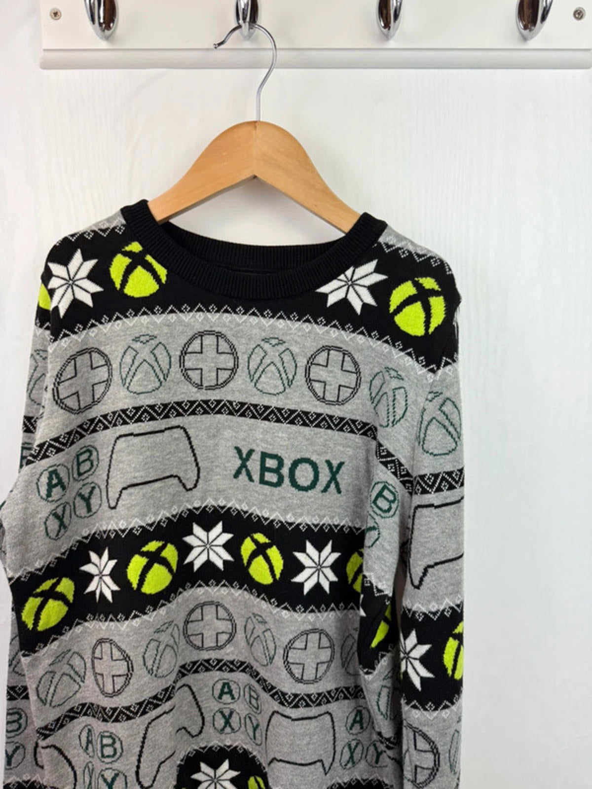 George X - Box Christmas Jumper - Boys 11 - 12 Years - Little Ones Preloved. Second Hand Children's & Preloved Baby, Kids, Girls & Boys Clothes. UK online