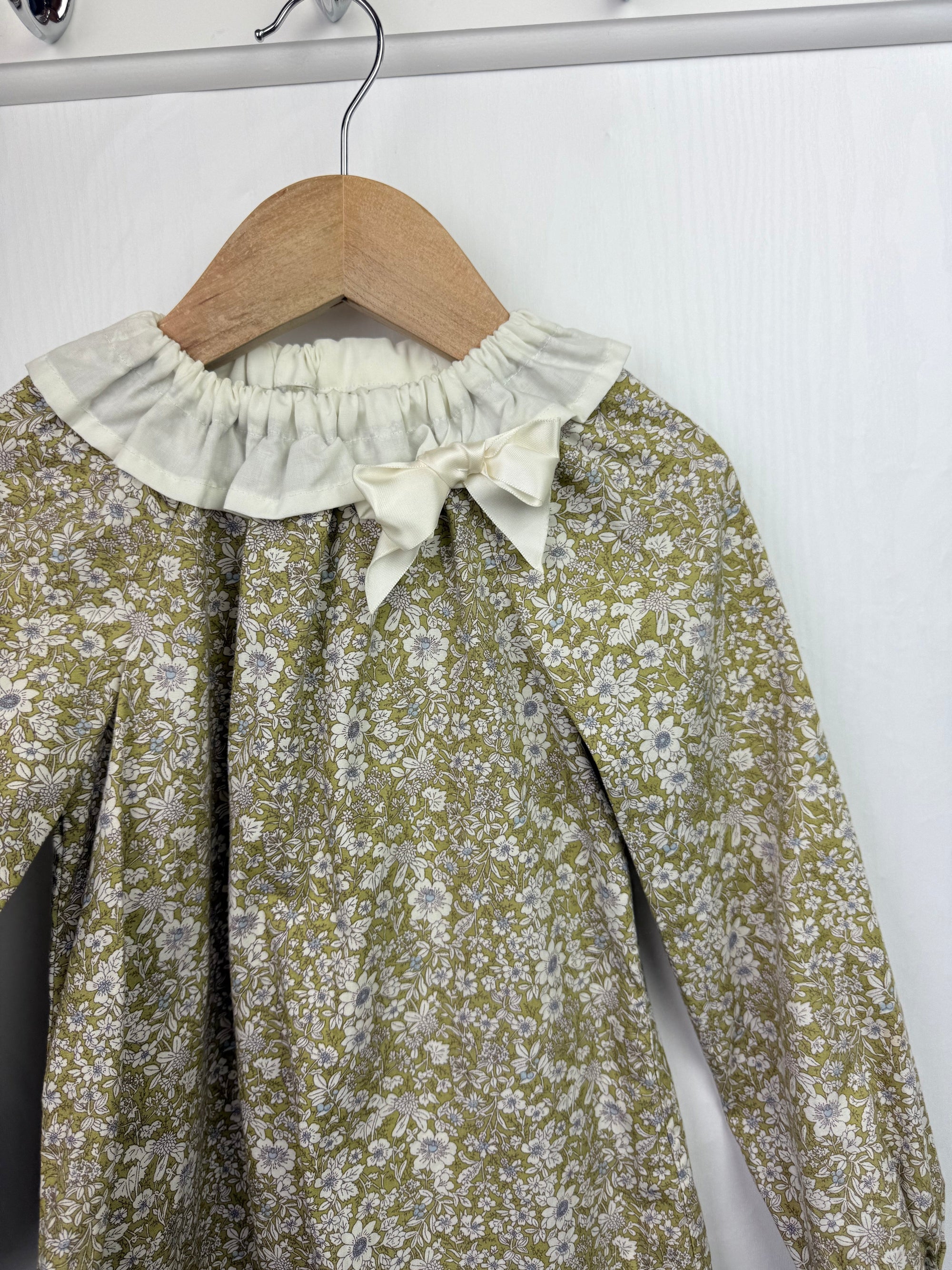 Handmade Green Floral Dress - Girls 4 - 6 Years - Little Ones Preloved. Second Hand Children's & Preloved Baby, Kids, Girls & Boys Clothes. UK online