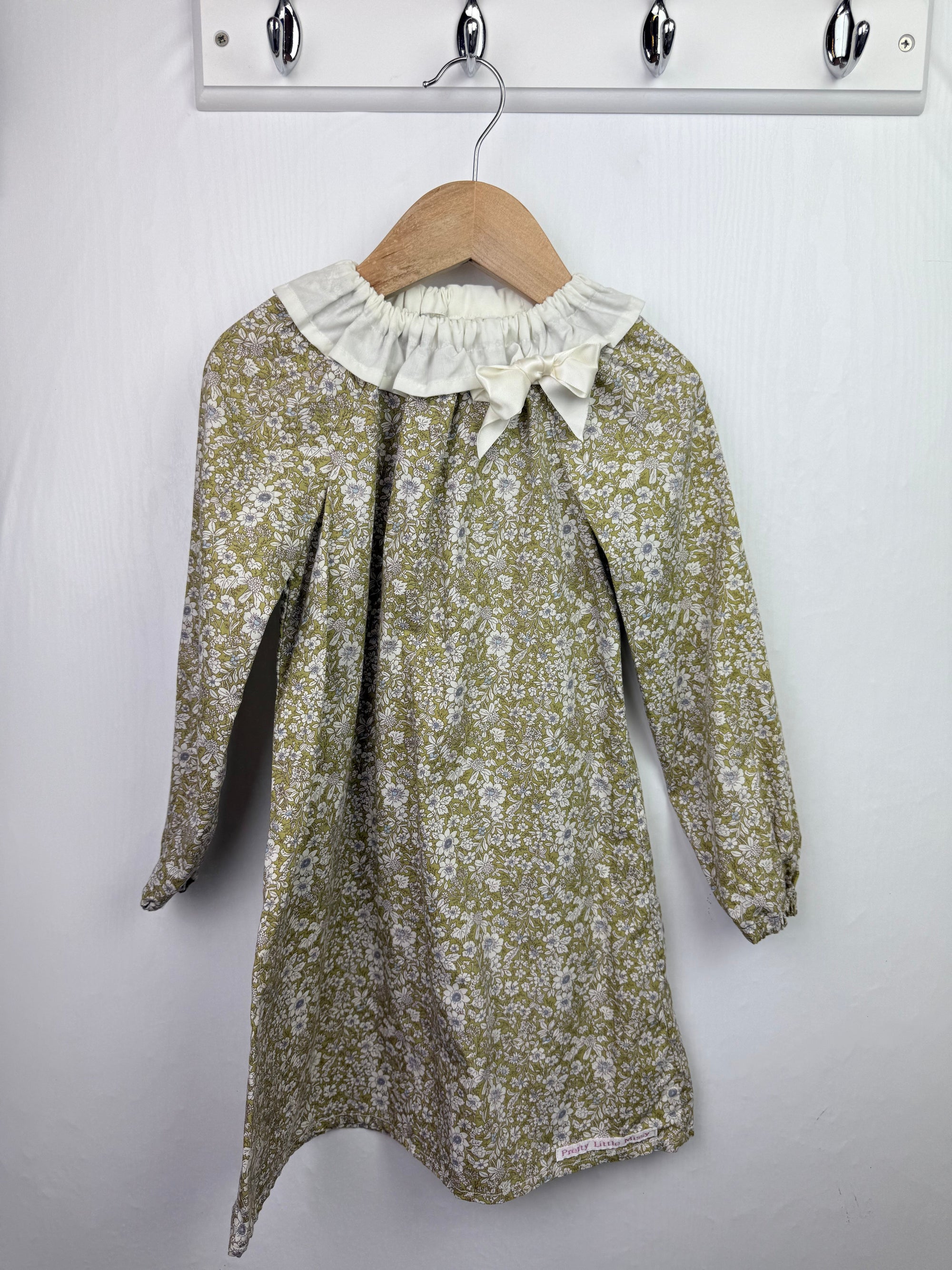 Handmade Green Floral Dress - Girls 4 - 6 Years - Little Ones Preloved. Second Hand Children's & Preloved Baby, Kids, Girls & Boys Clothes. UK online