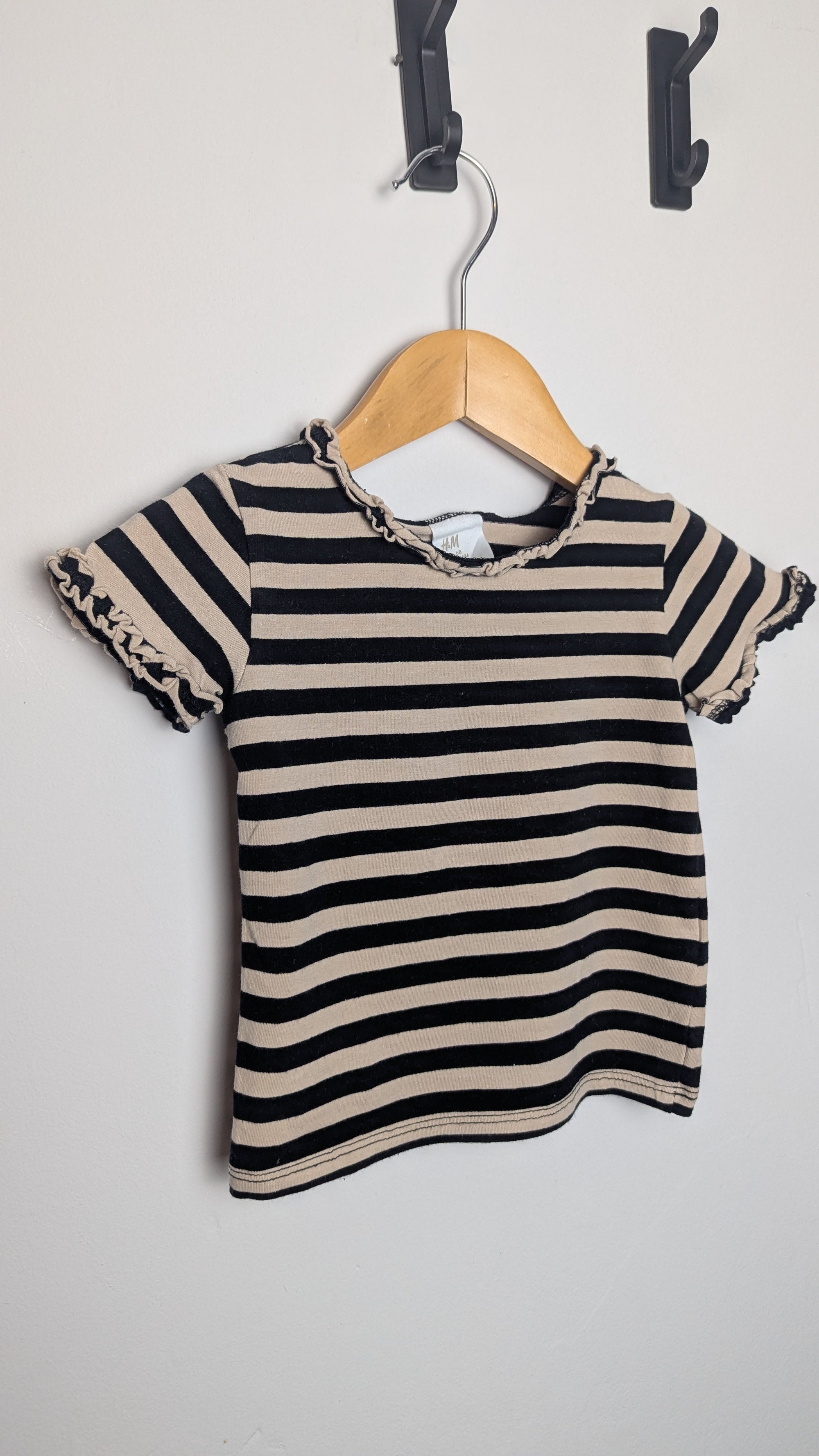 H&M Beige & Black Striped Top - Girls 4 - 6 Months - Little Ones Preloved. Second Hand Children's & Preloved Baby, Kids, Girls & Boys Clothes. UK online