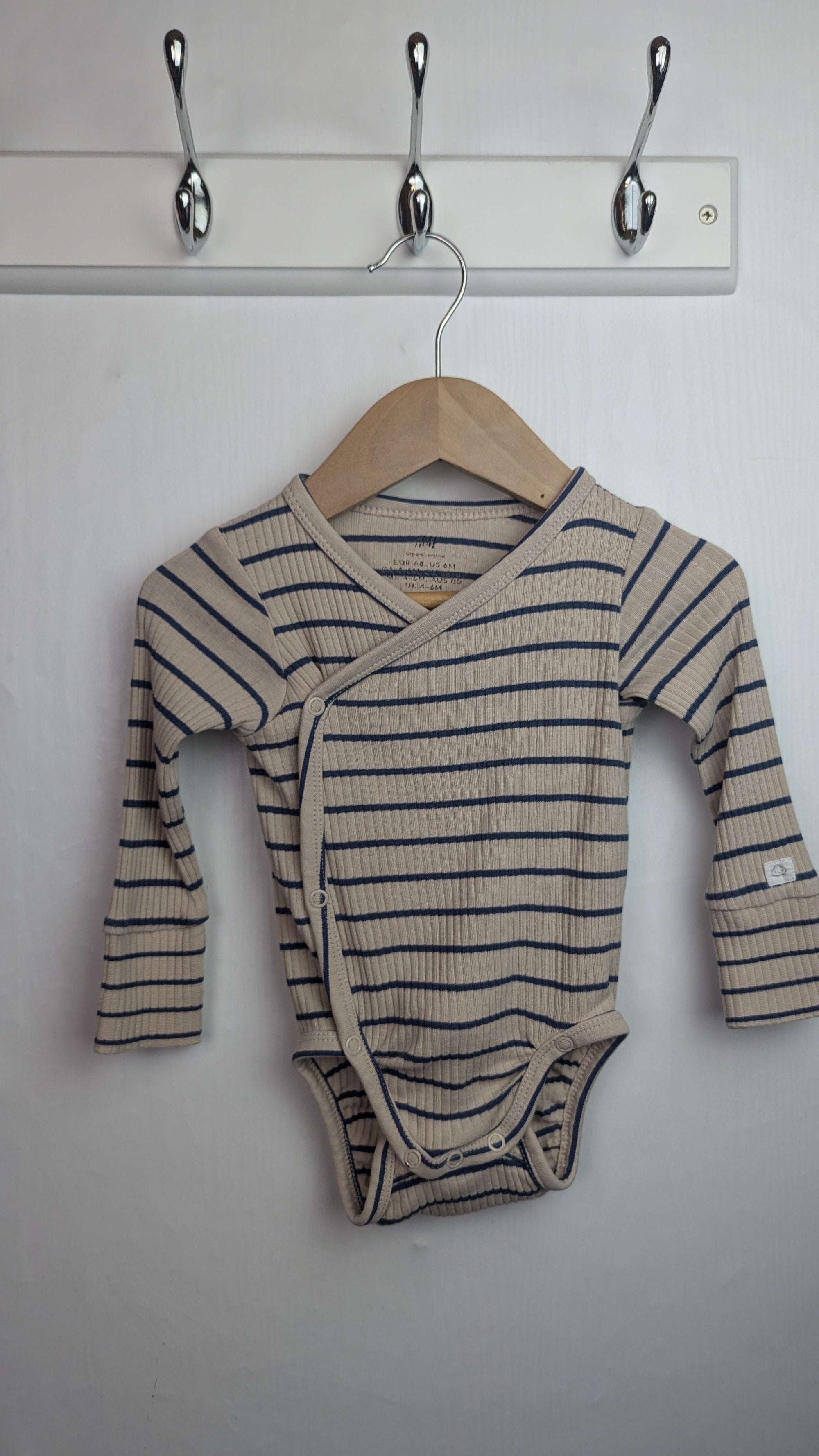 H&M Beige & Blue Wrap Bodysuit - Boys 4 - 6 Months - Little Ones Preloved. Second Hand Children's & Preloved Baby, Kids, Girls & Boys Clothes. UK online