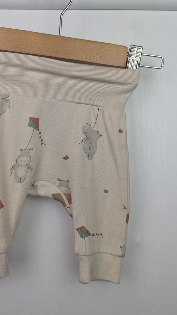 H&M Beige Hippo Leggings - Unisex Baby 0-1 Month H&M Used, Preloved, Preworn & Second Hand Baby, Kids & Children's Clothing UK Online. Cheap affordable. Brands including Next, Joules, Nutmeg Morrisons, TU, F&F, H&M.