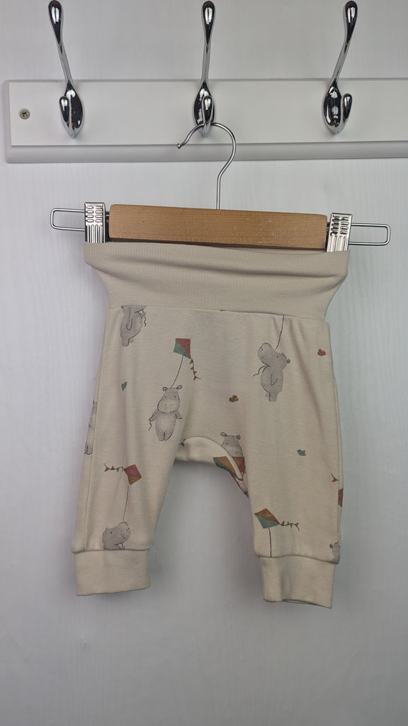 H&M Beige Hippo Leggings - Unisex Baby 0-1 Month H&M Used, Preloved, Preworn & Second Hand Baby, Kids & Children's Clothing UK Online. Cheap affordable. Brands including Next, Joules, Nutmeg Morrisons, TU, F&F, H&M.