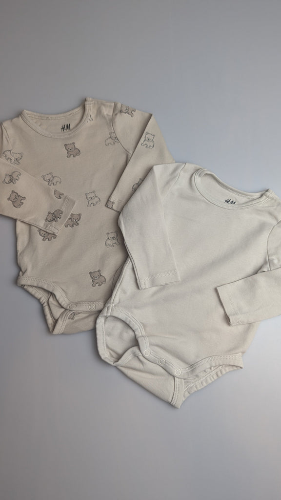 H&M Beige Teddy Bear Bodysuits - Unisex 2-4 Months H&M Used, Preloved, Preworn & Second Hand Baby, Kids & Children's Clothing UK Online. Cheap affordable. Brands including Next, Joules, Nutmeg Morrisons, TU, F&F, H&M.