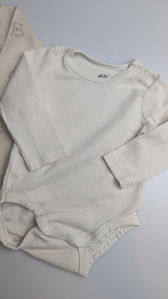 H&M Beige Teddy Bear Bodysuits - Unisex 2-4 Months H&M Used, Preloved, Preworn & Second Hand Baby, Kids & Children's Clothing UK Online. Cheap affordable. Brands including Next, Joules, Nutmeg Morrisons, TU, F&F, H&M.