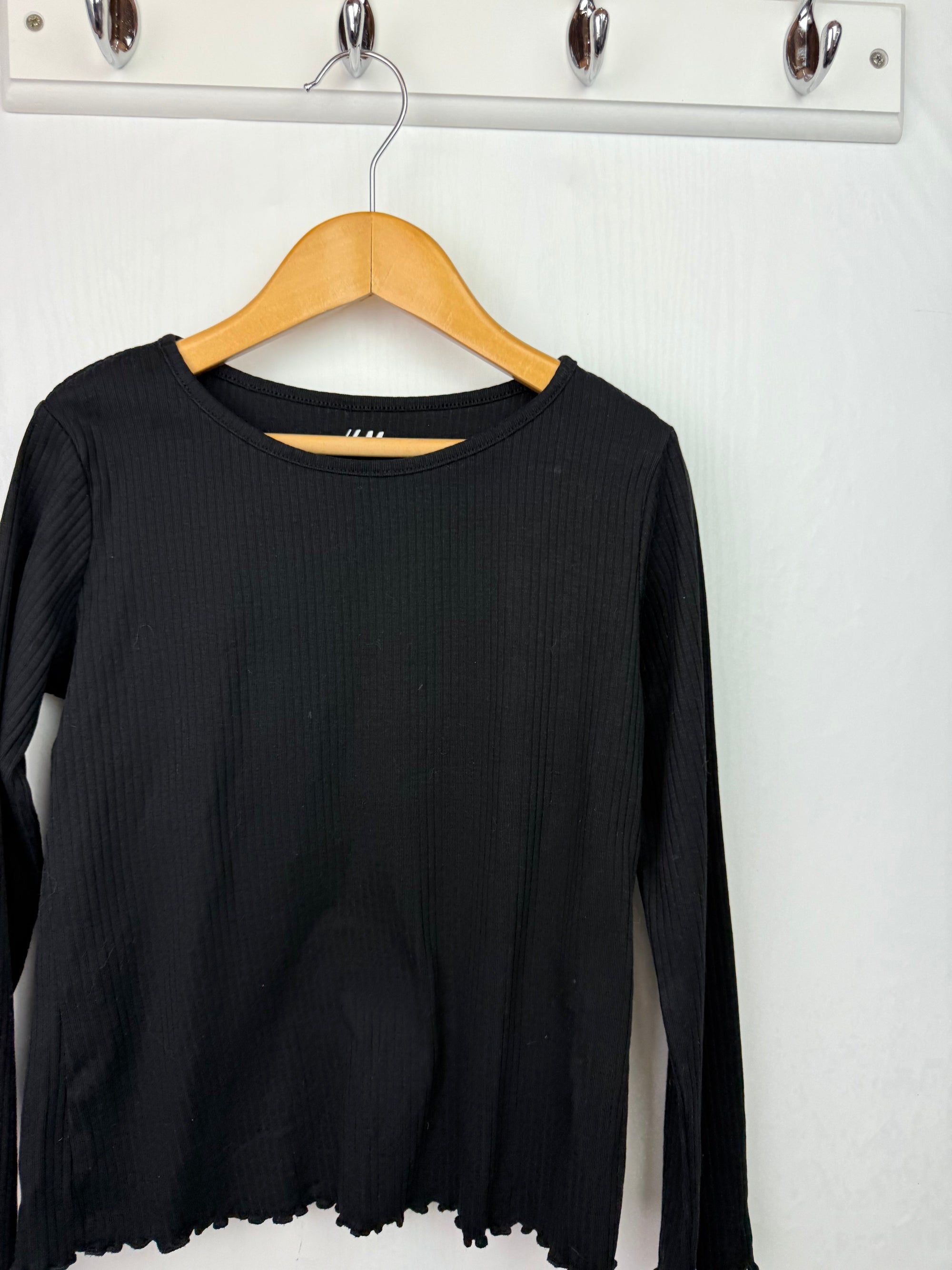 H&M Black Ribbed Long Sleeve Top - Girls 6 - 8 Years - Little Ones Preloved. Second Hand Children's & Preloved Baby, Kids, Girls & Boys Clothes. UK online