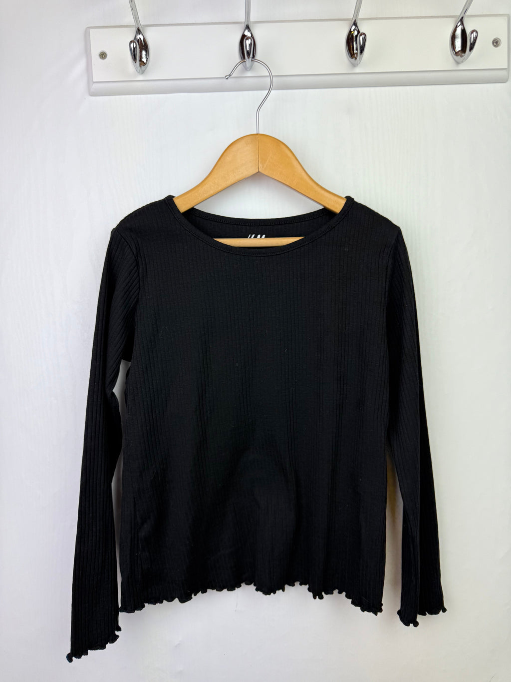 H&M Black Ribbed Long Sleeve Top - Girls 6 - 8 Years - Little Ones Preloved. Second Hand Children's & Preloved Baby, Kids, Girls & Boys Clothes. UK online