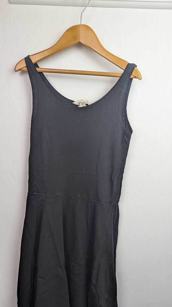 H&M Black Skater Dress - Girls 8-10 Years Little Ones Preloved Used, Preloved, Preworn & Second Hand Baby, Kids & Children's Clothing UK Online. Cheap affordable. Brands including Next, Joules, Nutmeg Morrisons, TU, F&F, H&M.