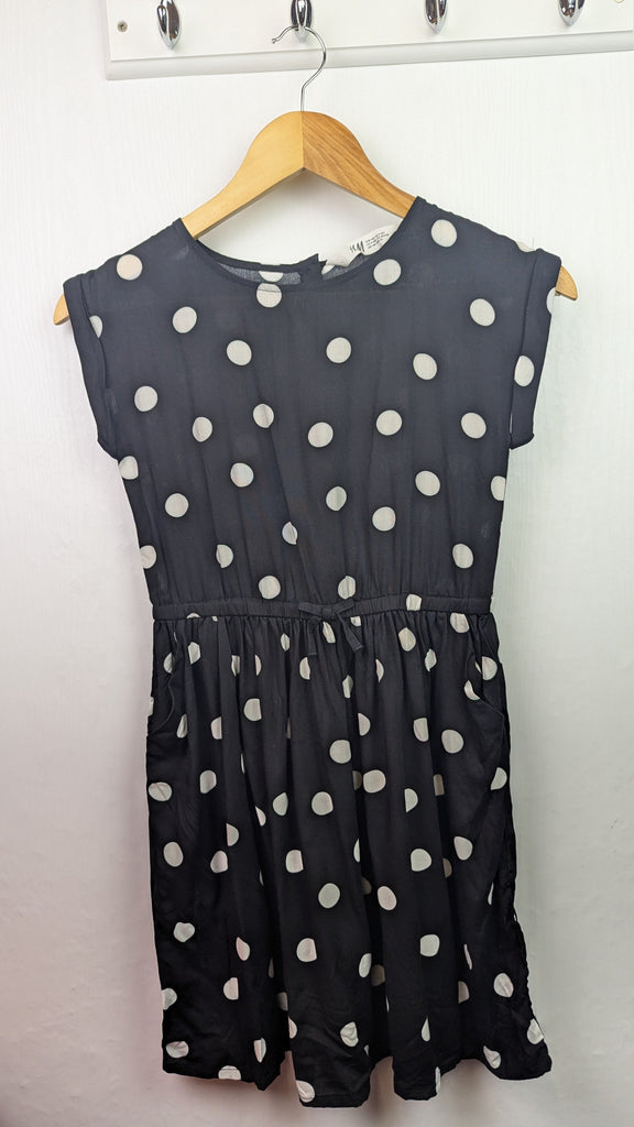 H&M Black Spotty Dress - Girls 9-10 Years Little Ones Preloved Used, Preloved, Preworn & Second Hand Baby, Kids & Children's Clothing UK Online. Cheap affordable. Brands including Next, Joules, Nutmeg Morrisons, TU, F&F, H&M.