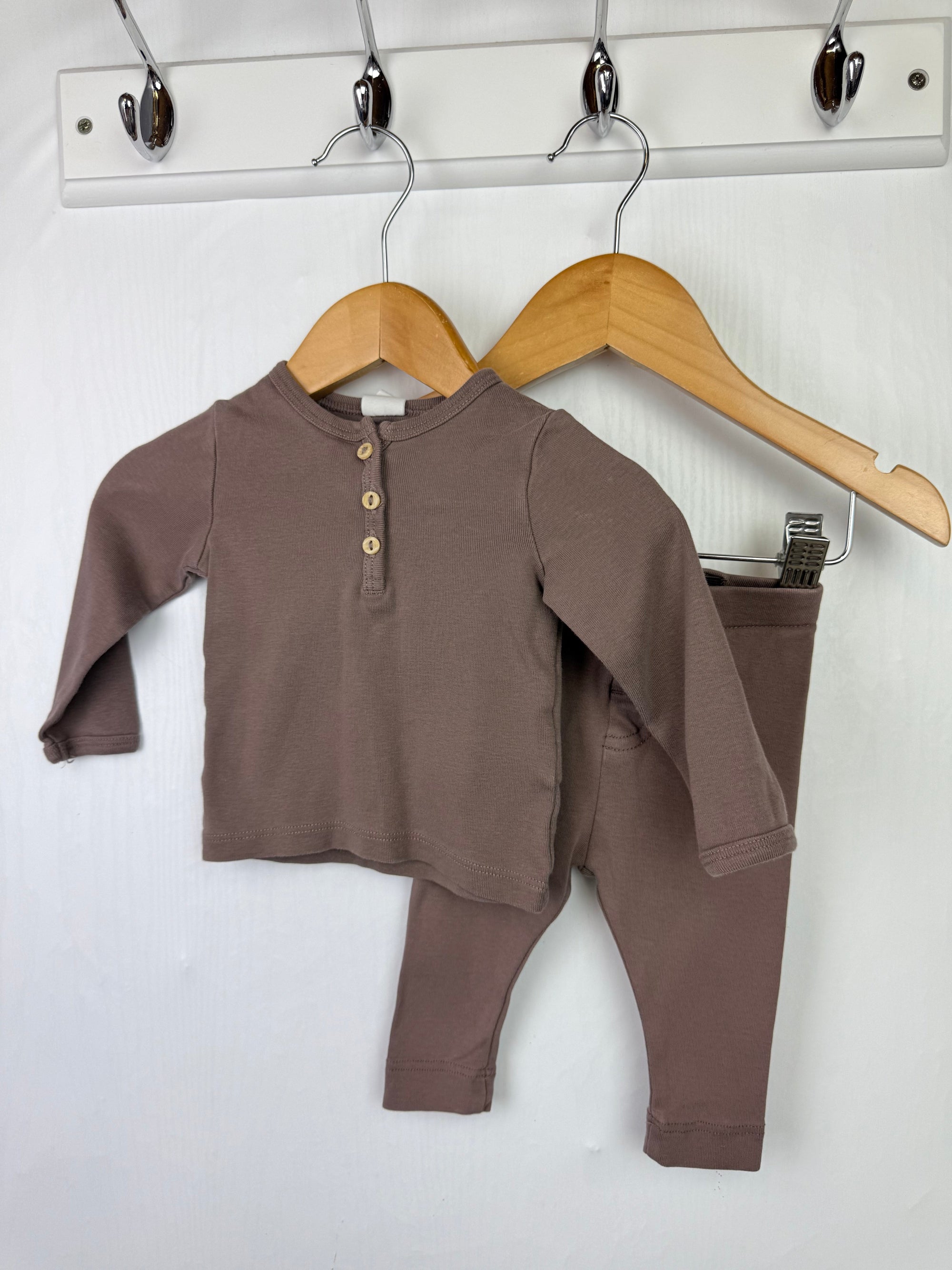 H&M Brown Organic Cotton Outfit - Unisex 2 - 4 Months - Little Ones Preloved. Second Hand Children's & Preloved Baby, Kids, Girls & Boys Clothes. UK online