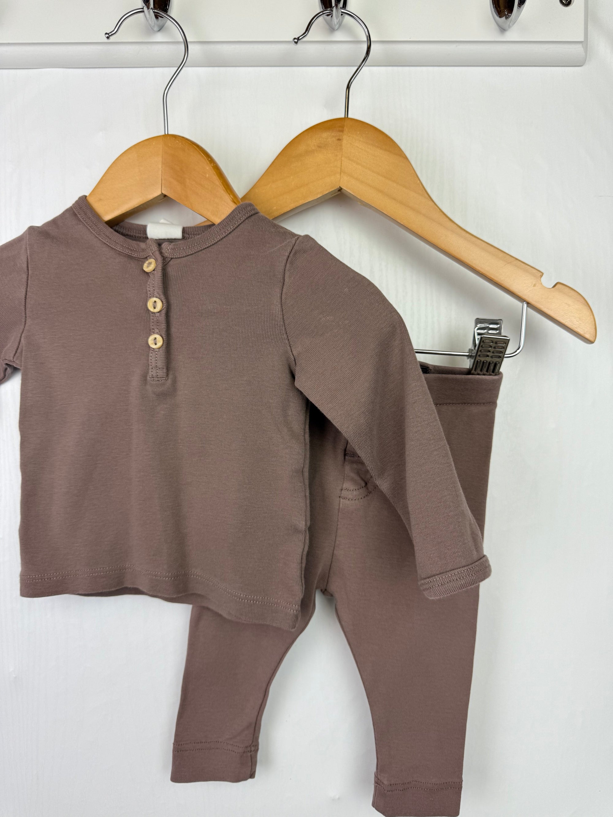 H&M Brown Organic Cotton Outfit - Unisex 2 - 4 Months - Little Ones Preloved. Second Hand Children's & Preloved Baby, Kids, Girls & Boys Clothes. UK online