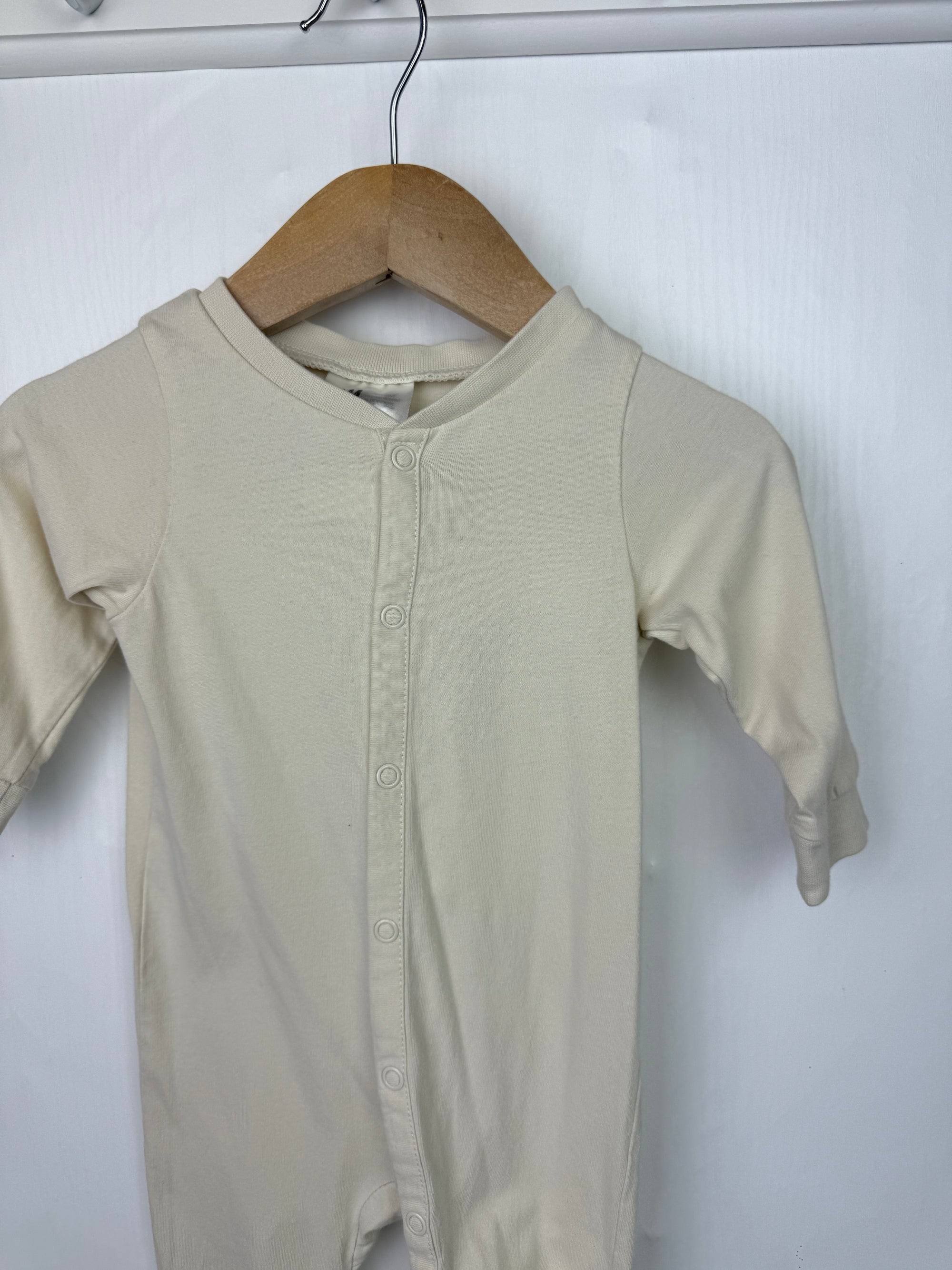 H&M Cream Footless Romper - Unisex 2 - 4 Months - Little Ones Preloved. Second Hand Children's & Preloved Baby, Kids, Girls & Boys Clothes. UK online