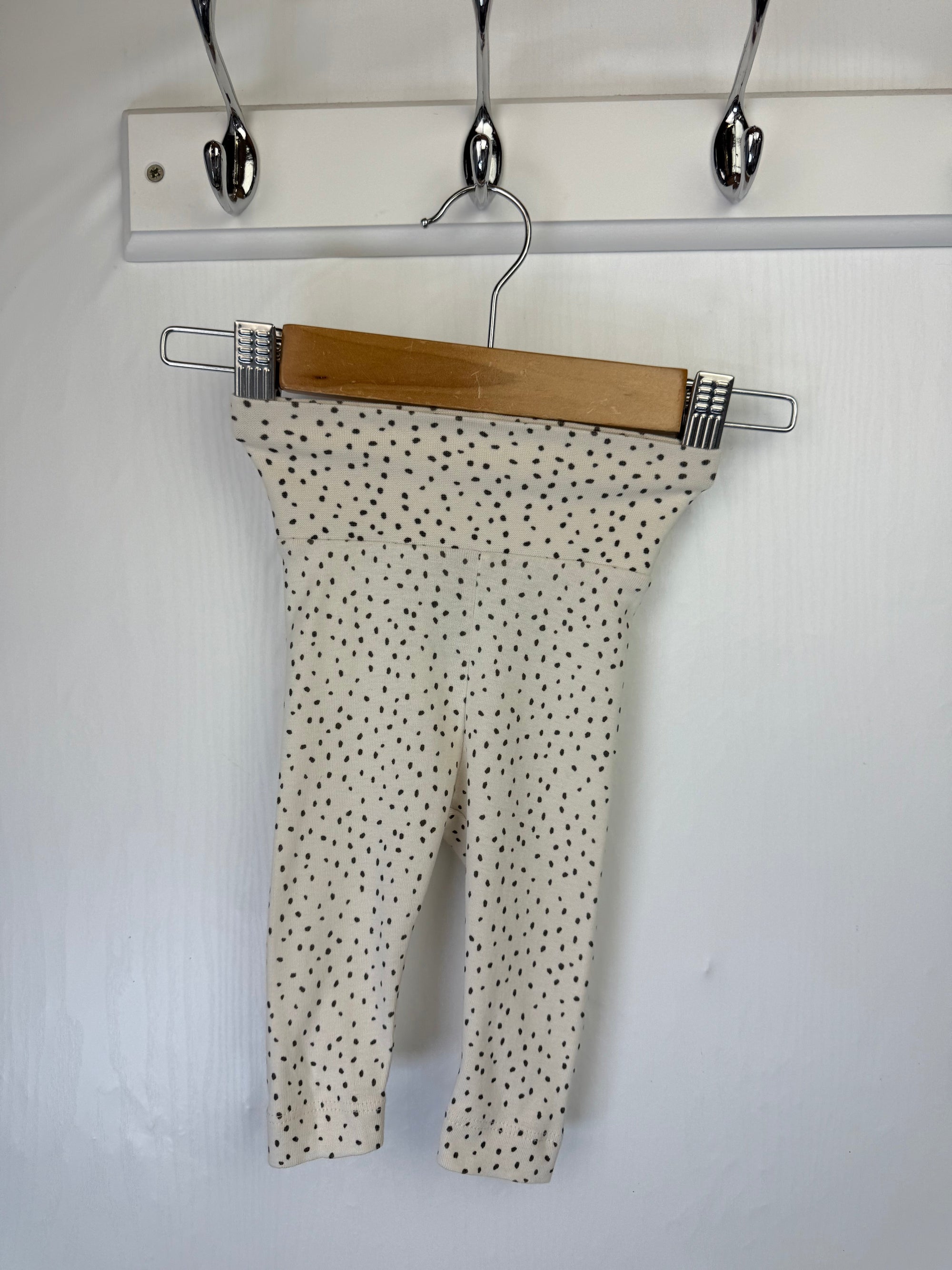 H&M Cream Spotty Leggings - Unisex 1 - 2 Months - Little Ones Preloved. Second Hand Children's & Preloved Baby, Kids, Girls & Boys Clothes. UK online