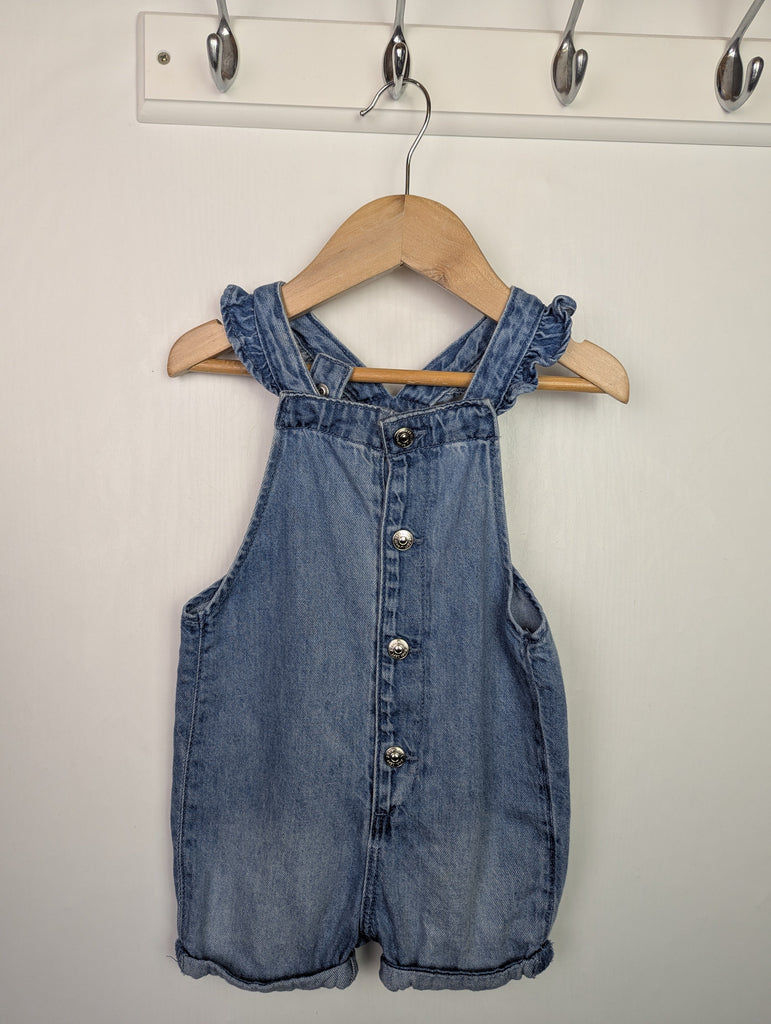 H&M Denim Dungarees - Girls 9-12 Months Little Ones Preloved Used, Preloved, Preworn Baby, Girls & Boys Clothes. Kids & Children's second hand Clothing UK Online. Cheap affordable. Brands including Next, Joules, Nutmeg Morrisons, TU, F&F, H&M.