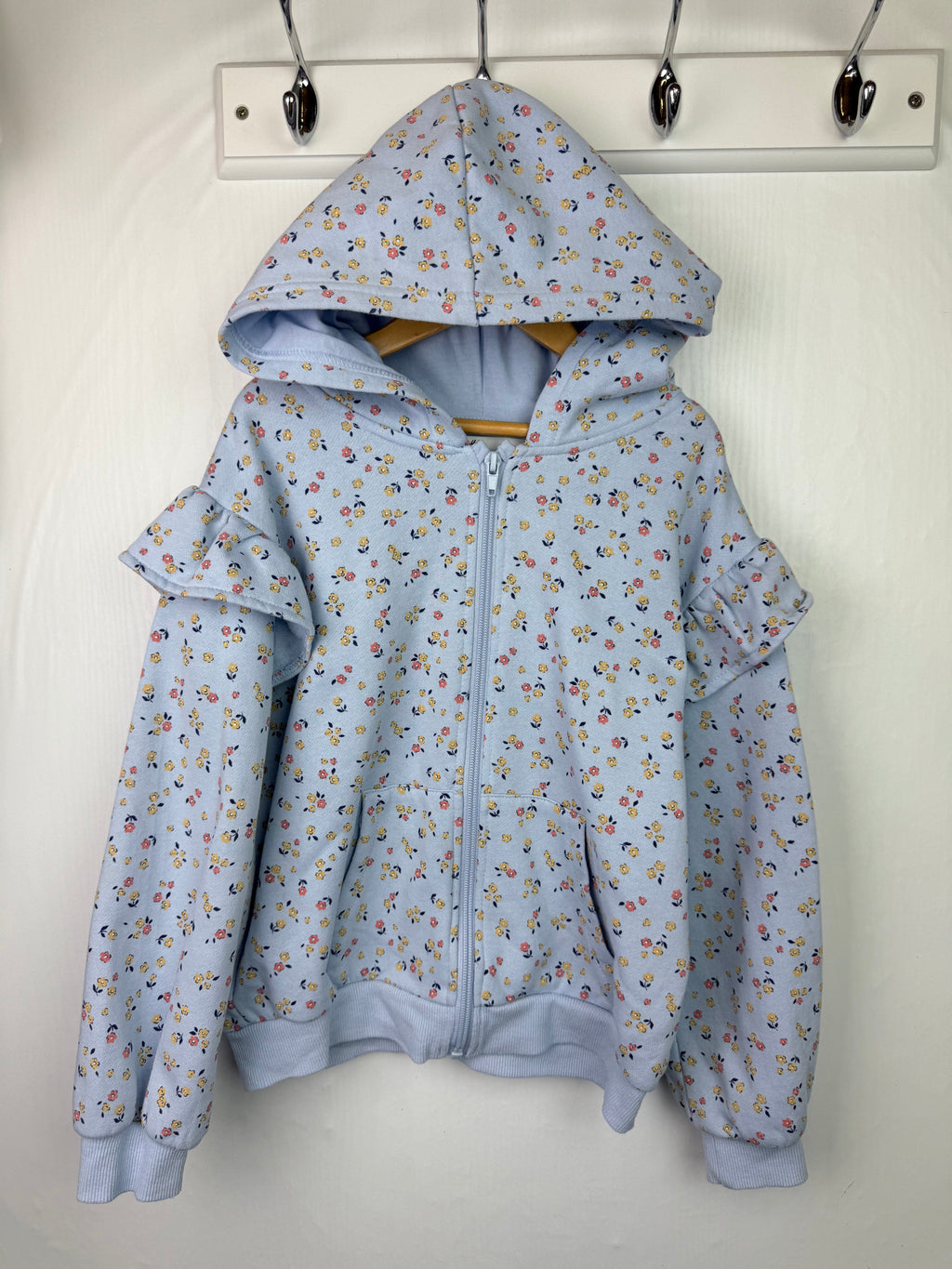 H&M Floral Zip Hoodie - Girls 6 - 8 Years - Little Ones Preloved. Second Hand Children's & Preloved Baby, Kids, Girls & Boys Clothes. UK online